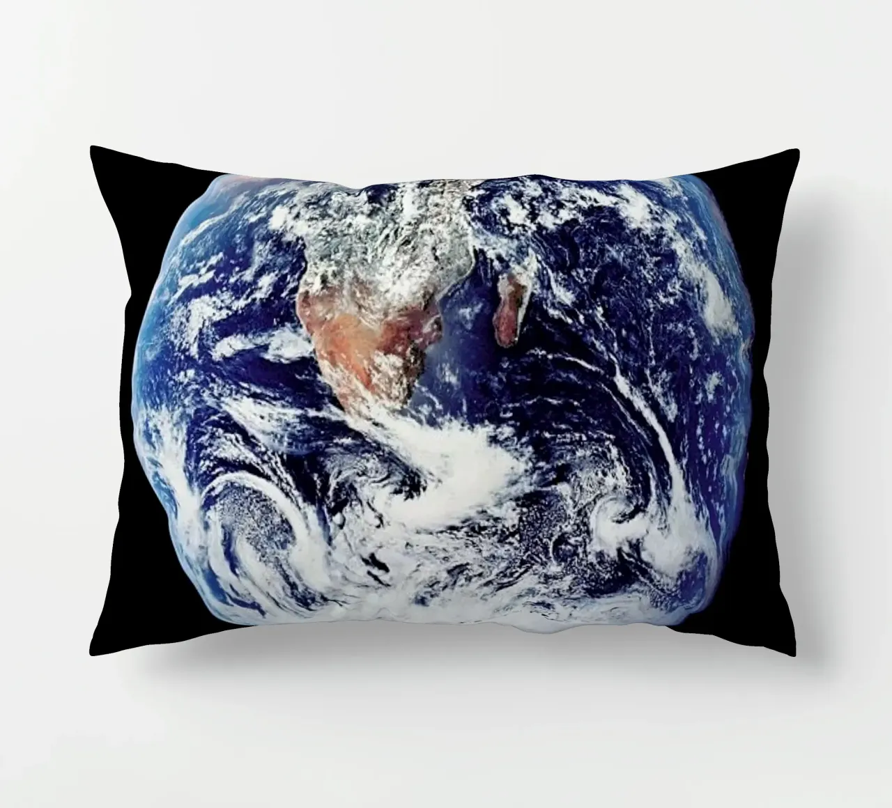 View of Earth from Apollo 17 kussen van Vintage by JUNIQE