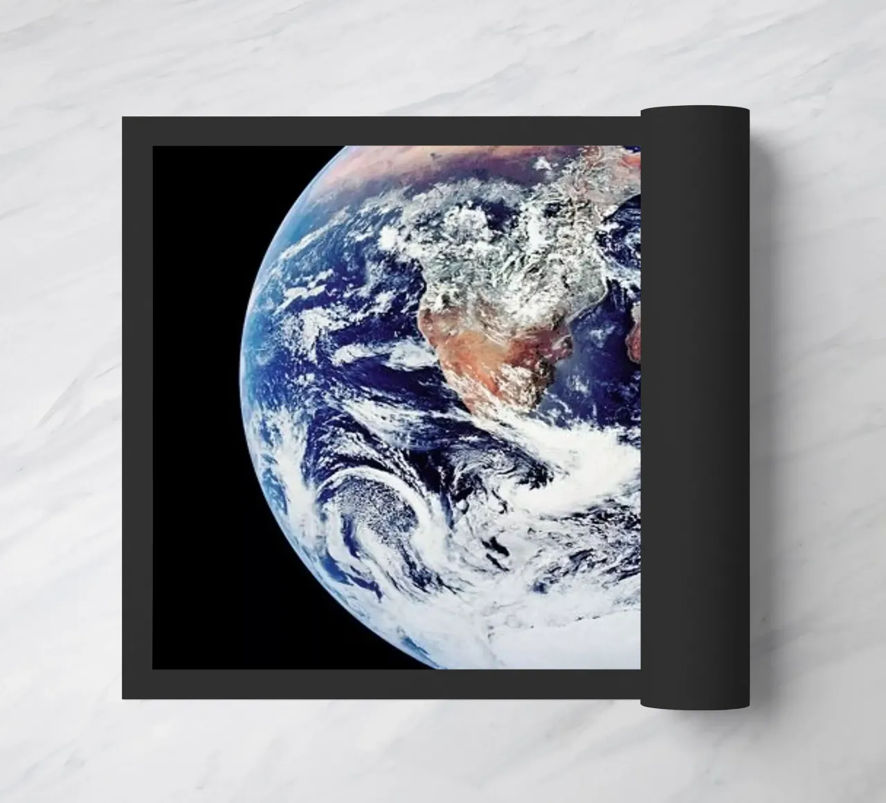 View of Earth from Apollo 17 Fußmatte von Vintage by JUNIQE