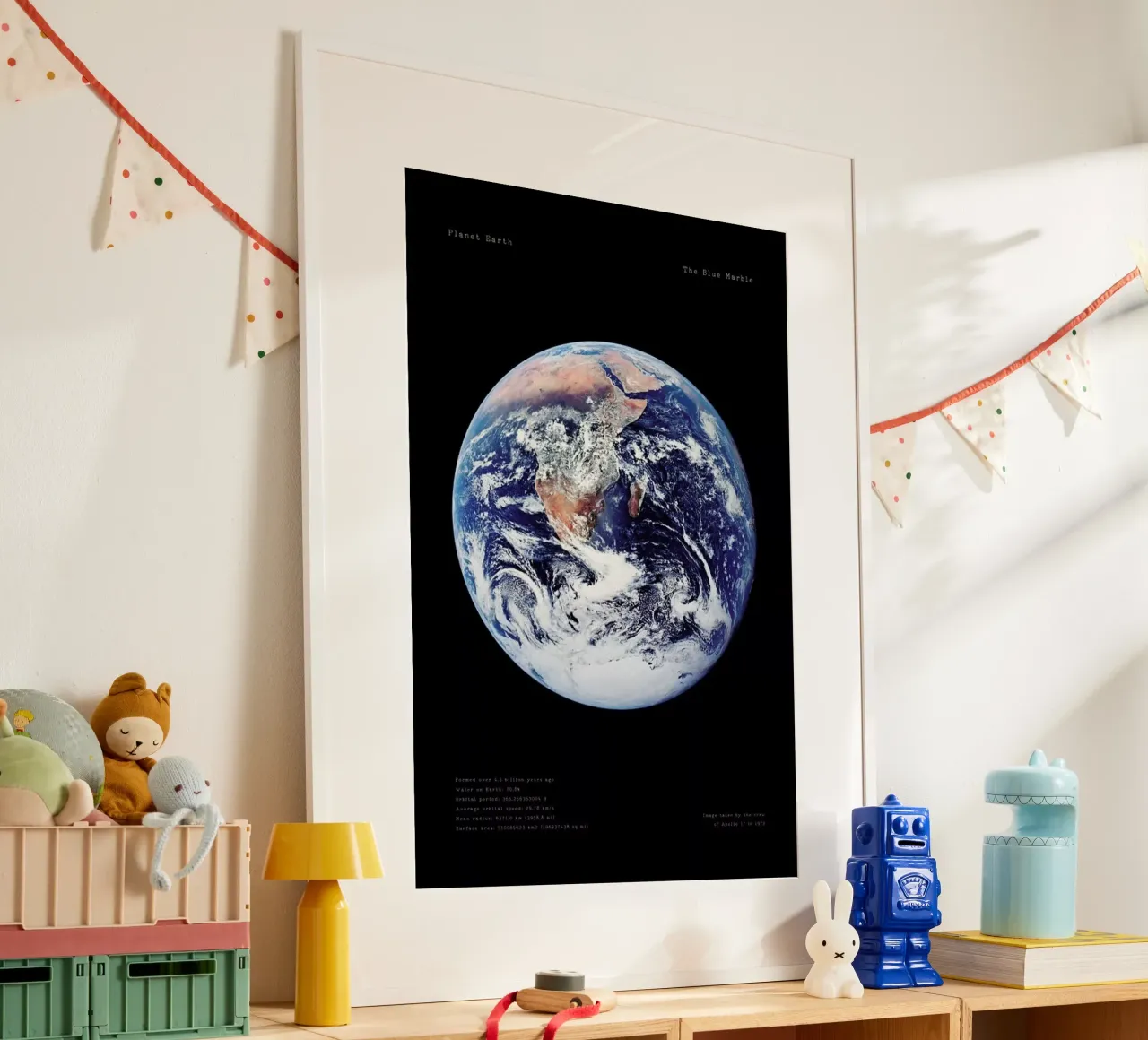 View of Earth from Apollo 17 poster con telaio in alluminio da Vintage by JUNIQE