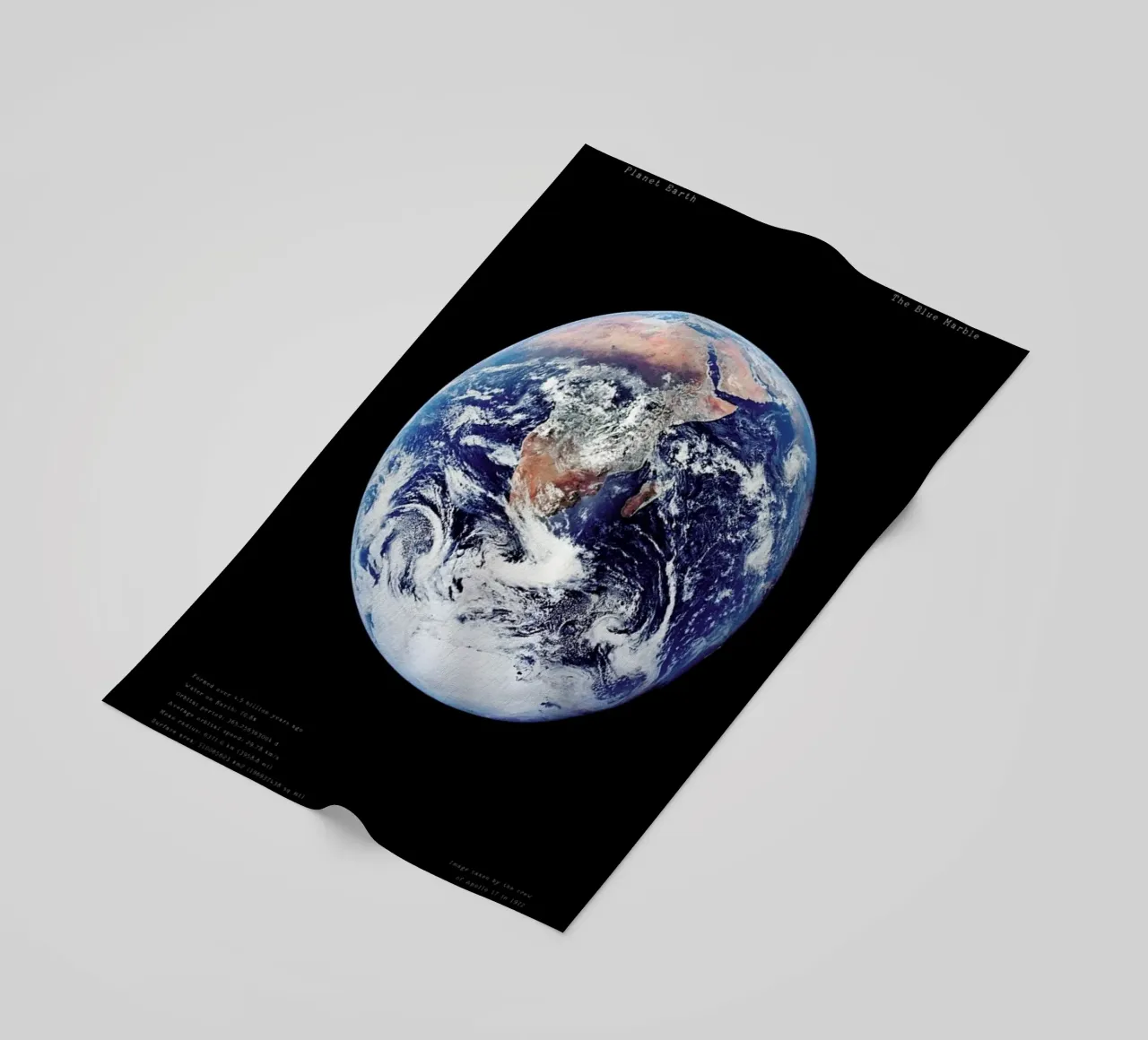 View of Earth from Apollo 17 telo mare da Vintage by JUNIQE