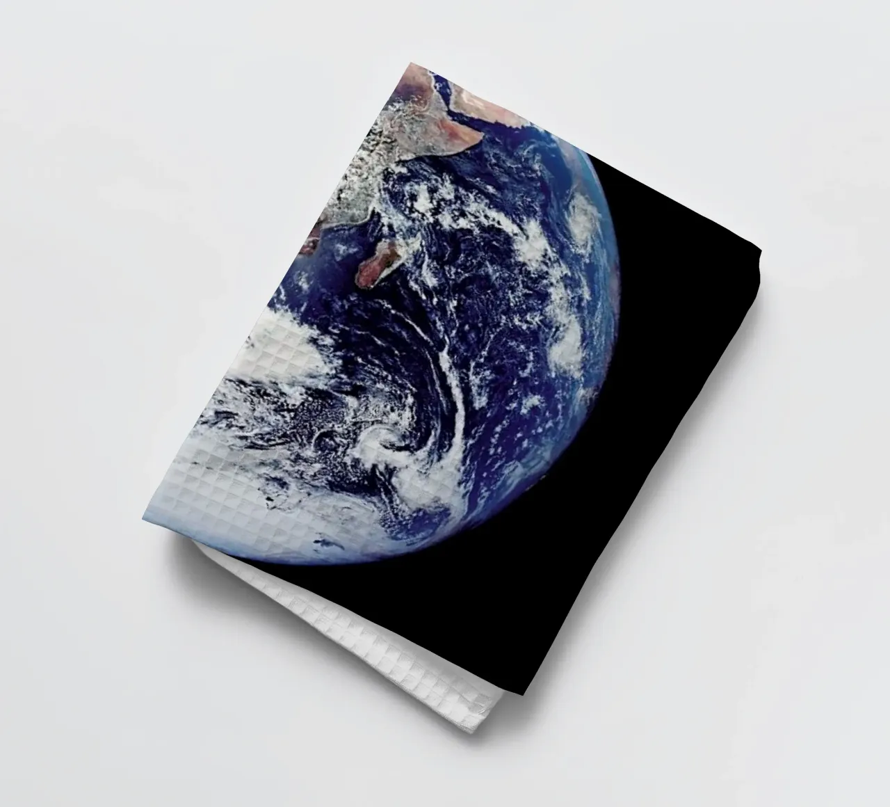 View of Earth from Apollo 17 canovaccio da cucina da Vintage by JUNIQE