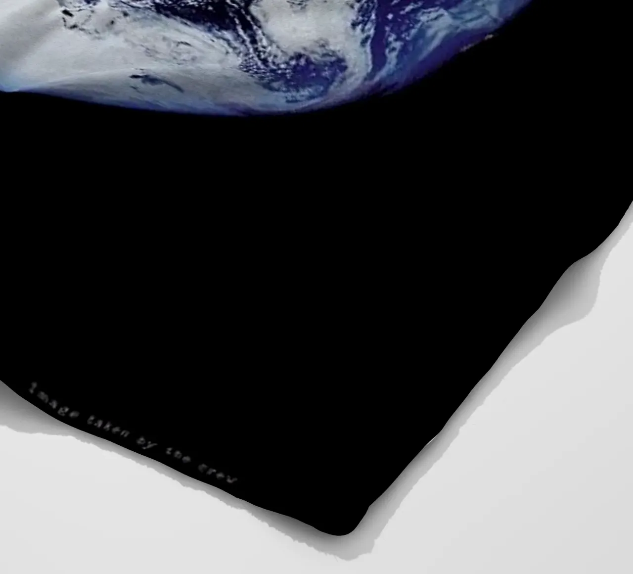 View of Earth from Apollo 17 coperta in pile da Vintage by JUNIQE