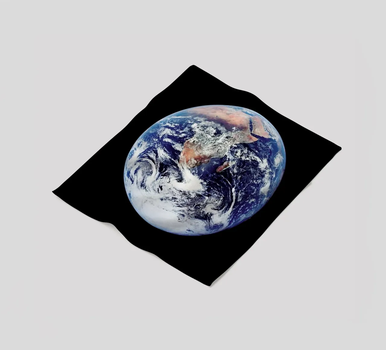 View of Earth from Apollo 17 coperta in pile da Vintage by JUNIQE