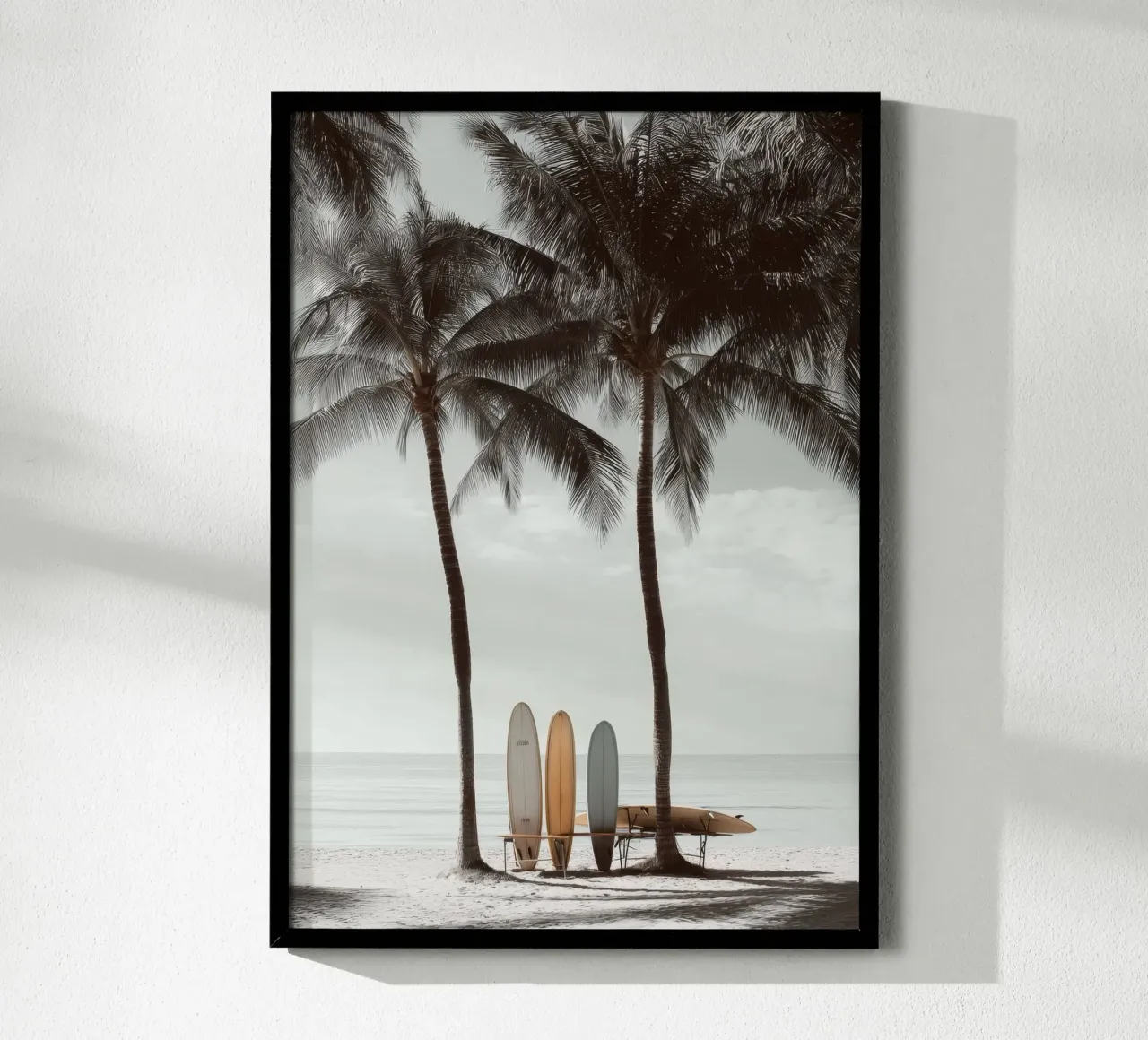 Palm Calm – Coastal Surfboard Wall Art poster con telaio in plastica da Vela Luna