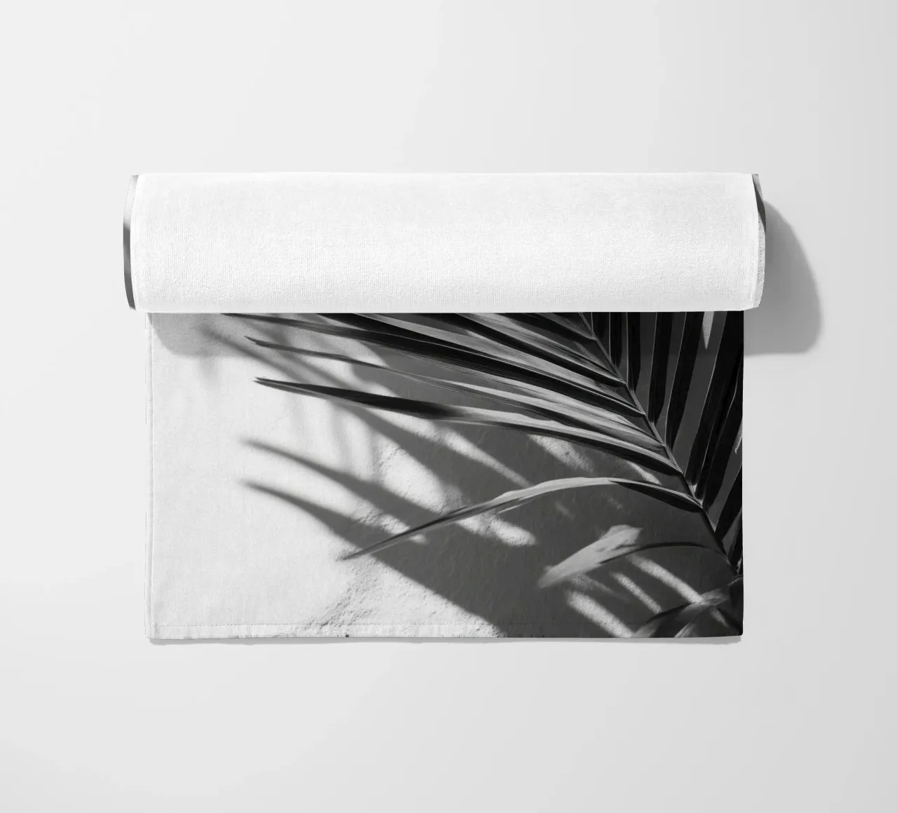 Soft Shadows – Monochrome Tropical Poster telo mare da Vela Luna