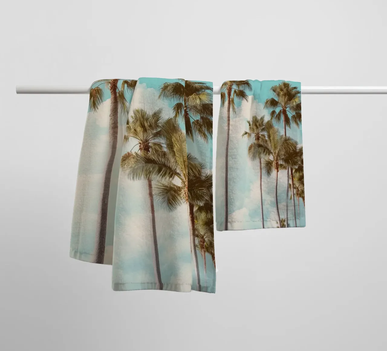 California Dream – Retro Palm Tree Print asciugamano da bagno da Vela Luna