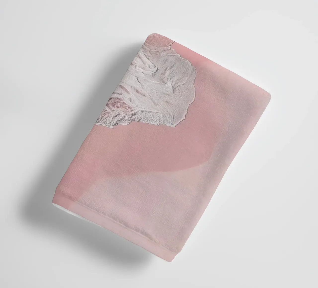 Blush Shoreline – Dreamy Coastal Aerial Print asciugamano da bagno da Vela Luna