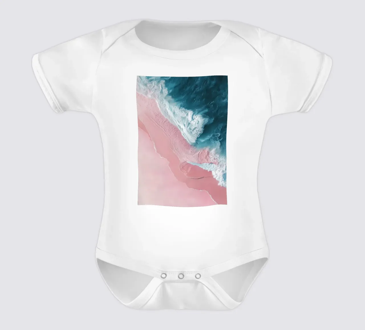 Pink Mirage – Ocean Meets Shore in Aerial View body neonato maniche corte da Vela Luna