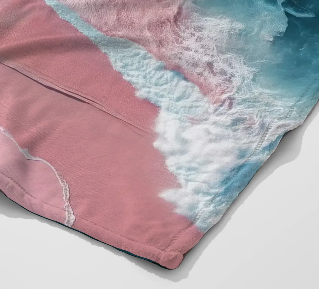 Pink Mirage – Ocean Meets Shore in Aerial View coperta in pile da Vela Luna