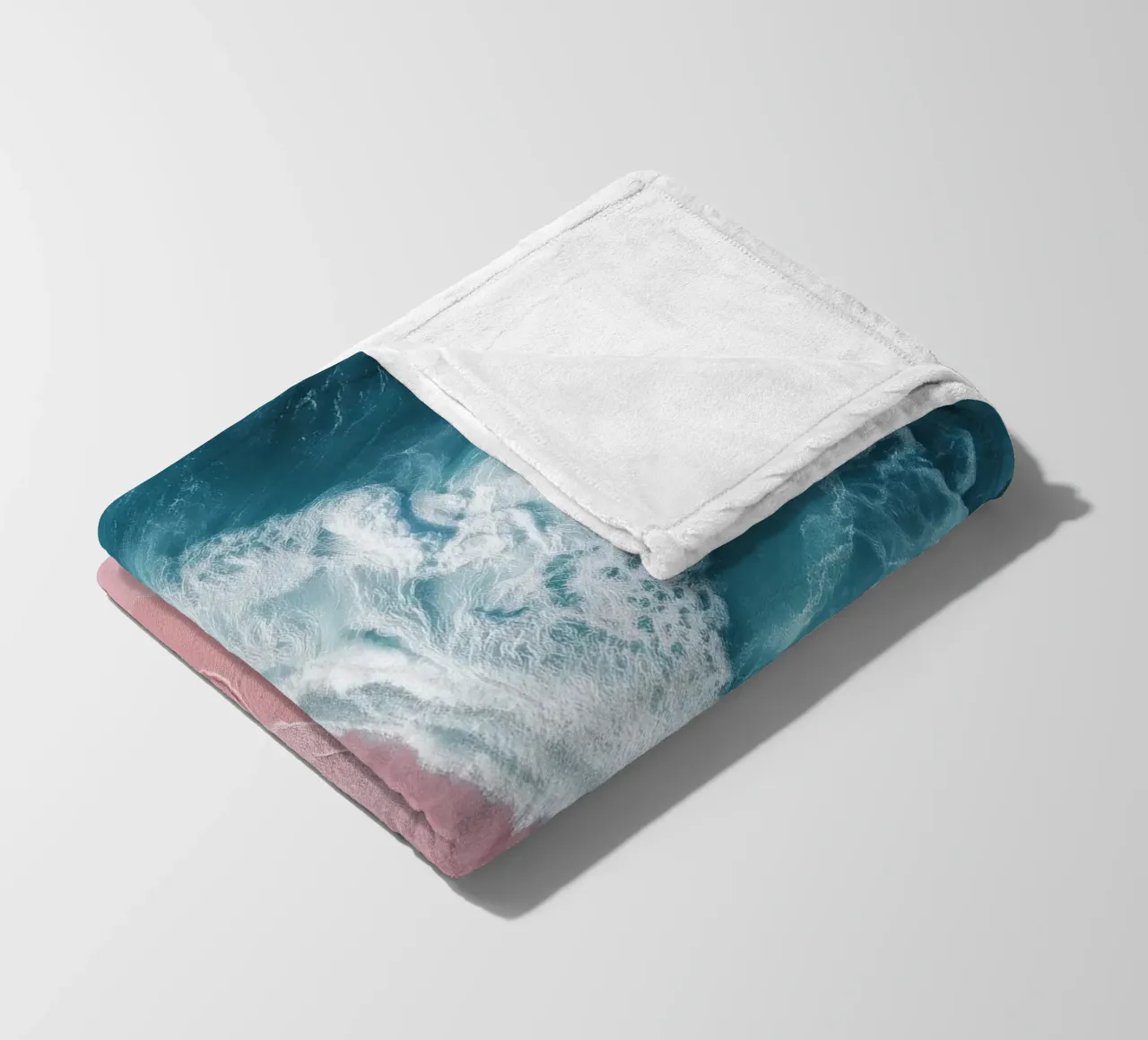 Pink Mirage – Ocean Meets Shore in Aerial View coperta in pile da Vela Luna