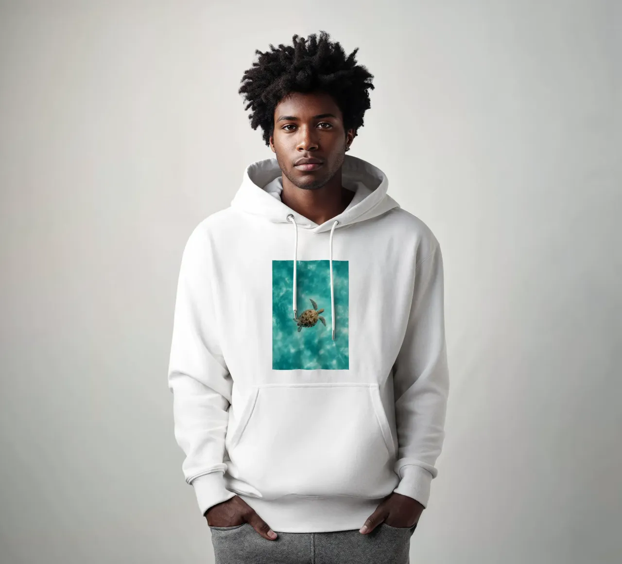 Ocean Wanderer – Minimal Sea Turtle Aerial Print felpa con cappuccio da Vela Luna