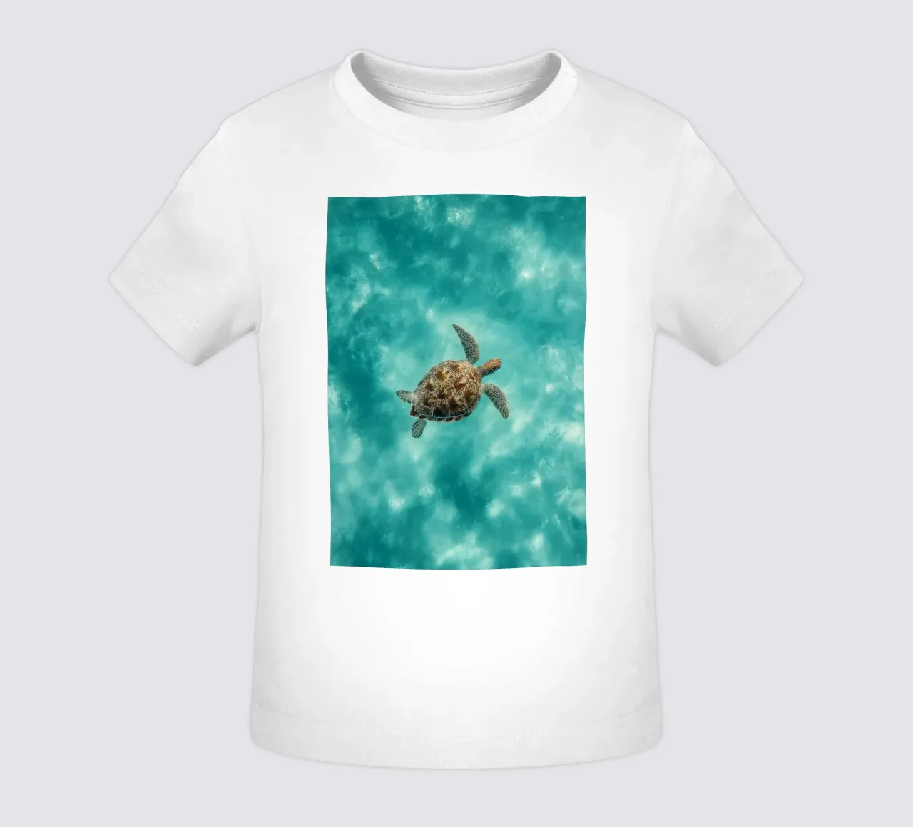 Ocean Wanderer – Minimal Sea Turtle Aerial Print maglietta neonato da Vela Luna