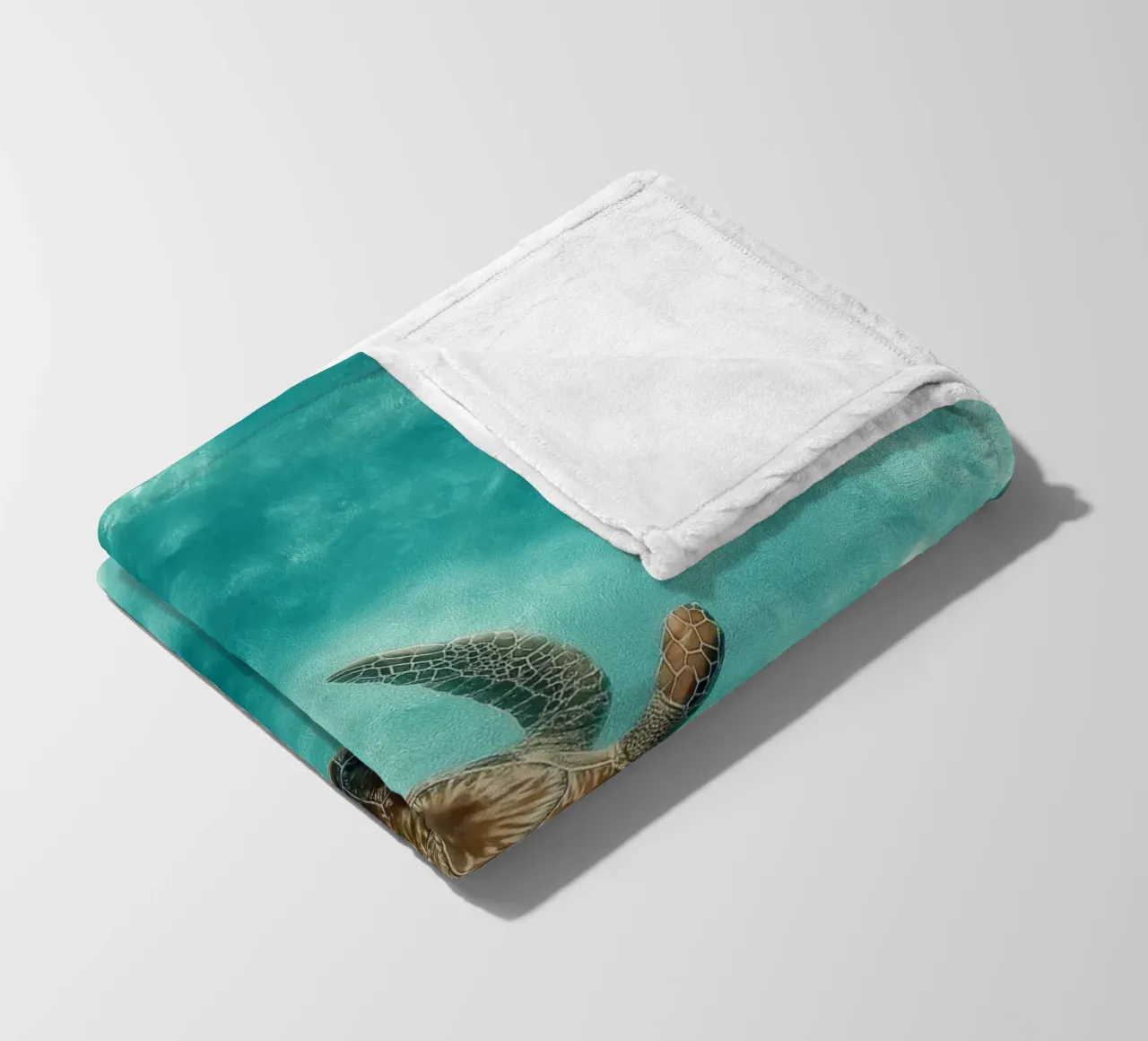Ocean Wanderer – Minimal Sea Turtle Aerial Print coperta in pile da Vela Luna