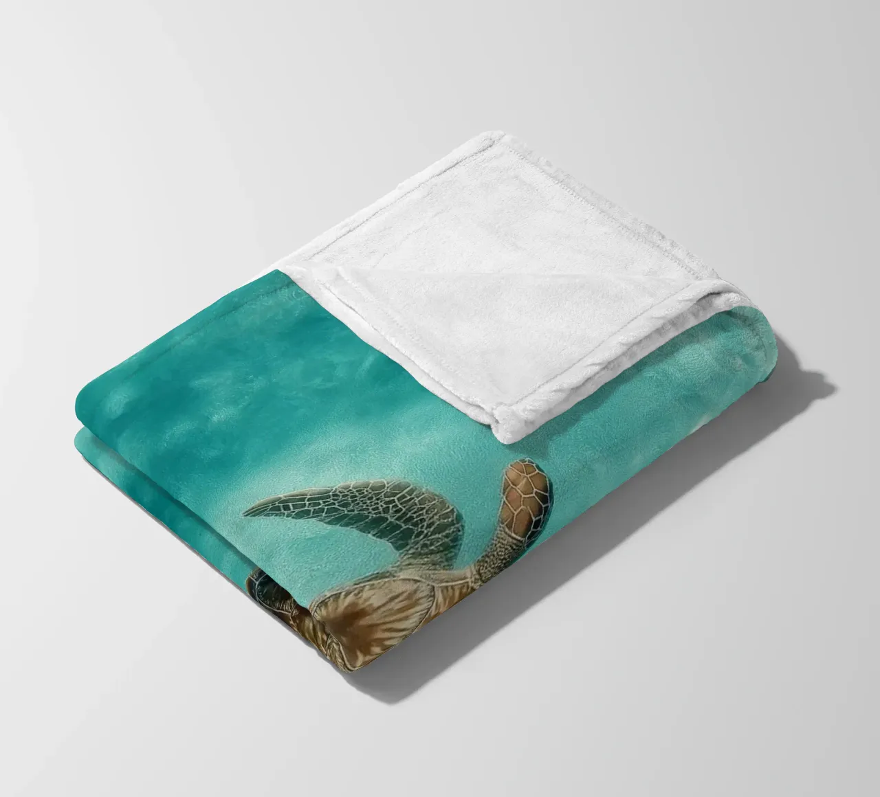 Ocean Wanderer – Minimal Sea Turtle Aerial Print coperta in pile da Vela Luna