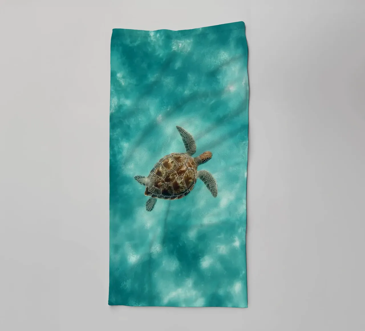 Ocean Wanderer – Minimal Sea Turtle Aerial Print asciugamano da bagno da Vela Luna