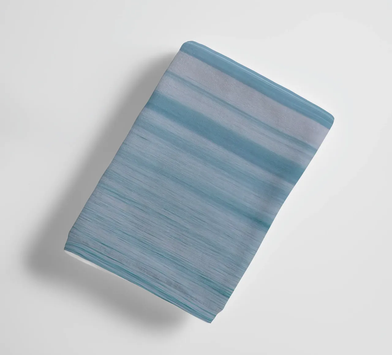 Sailing Still – Minimalist Ocean Photography asciugamano da bagno da Vela Luna