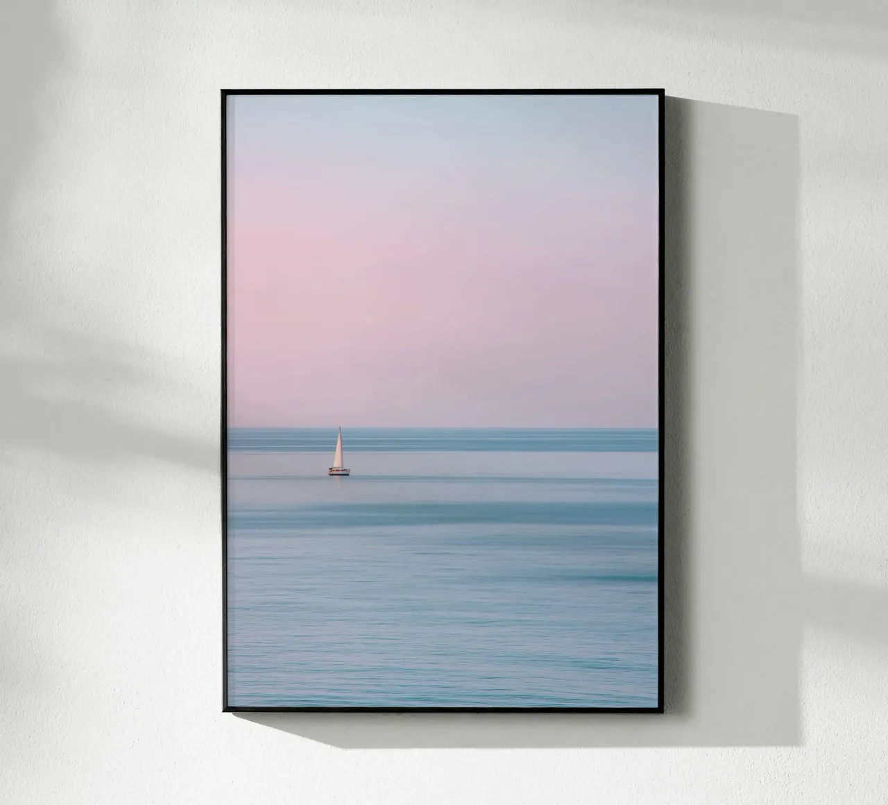 Sailing Still – Minimalist Ocean Photography plexiglass da Vela Luna