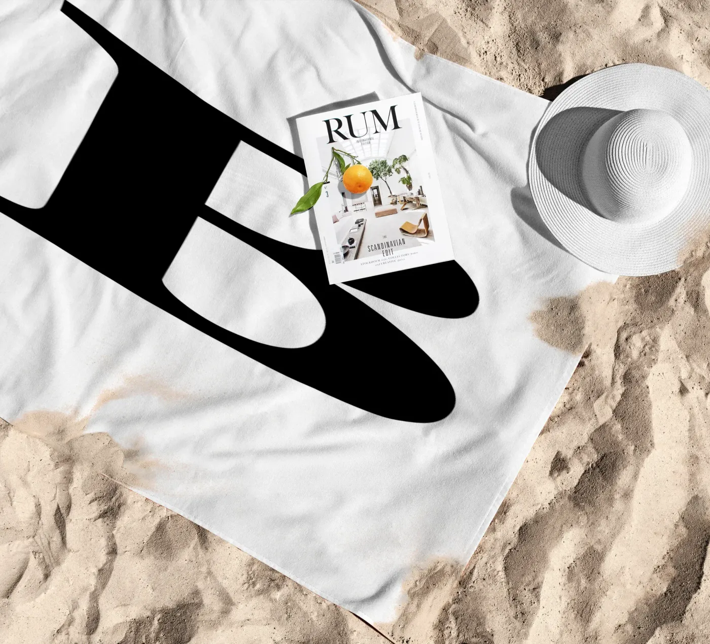 Lettera B telo mare da Olivia Creator