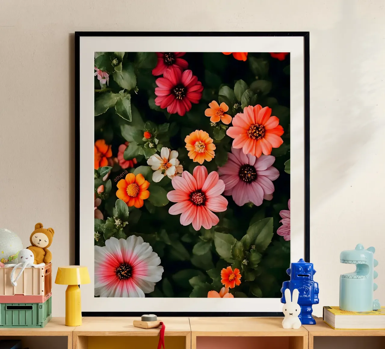Fiori d'oro vibranti poster con telaio in plastica da luxi&lace
