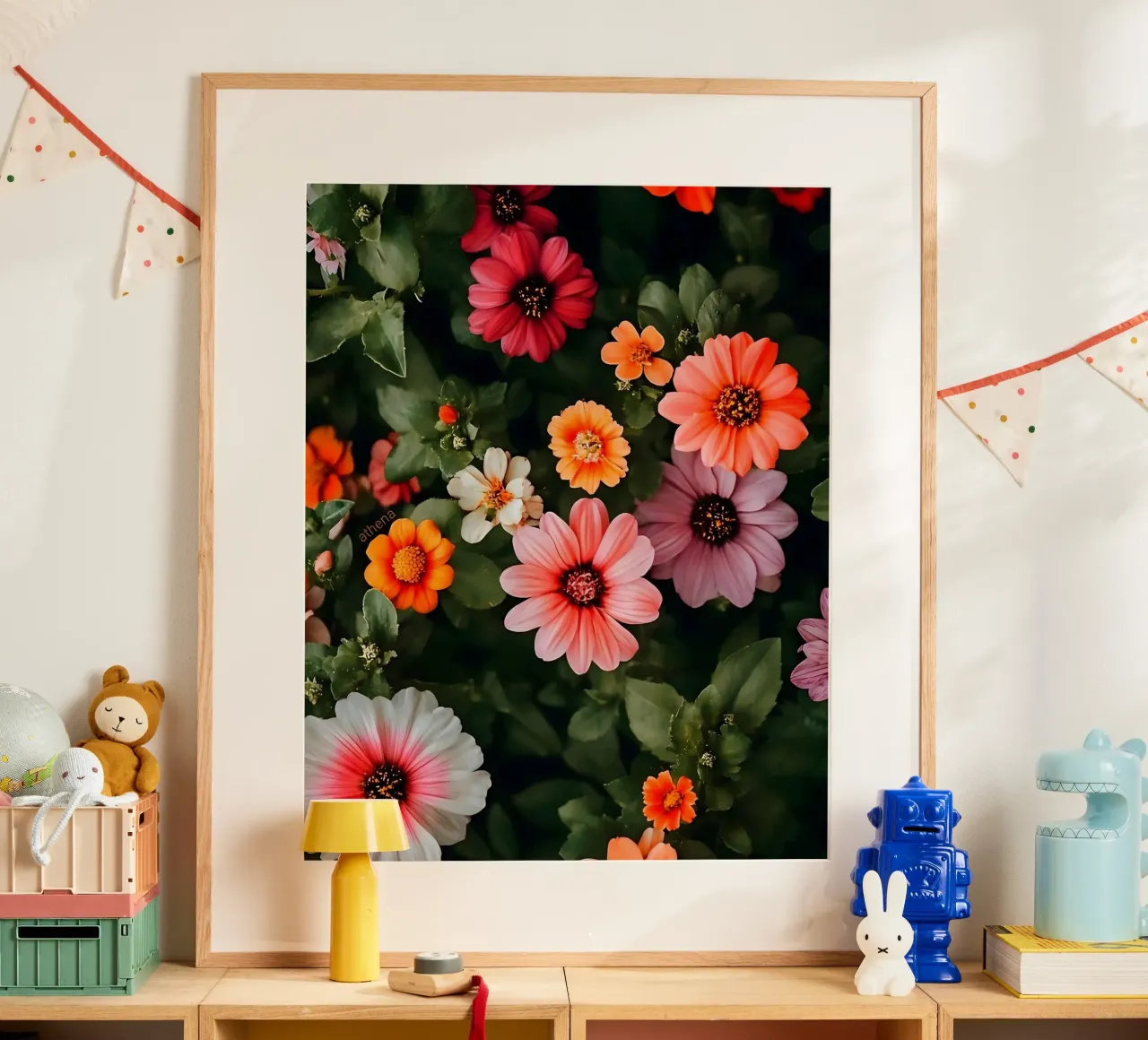 Fiori d'oro vibranti poster con telaio in plastica da luxi&lace