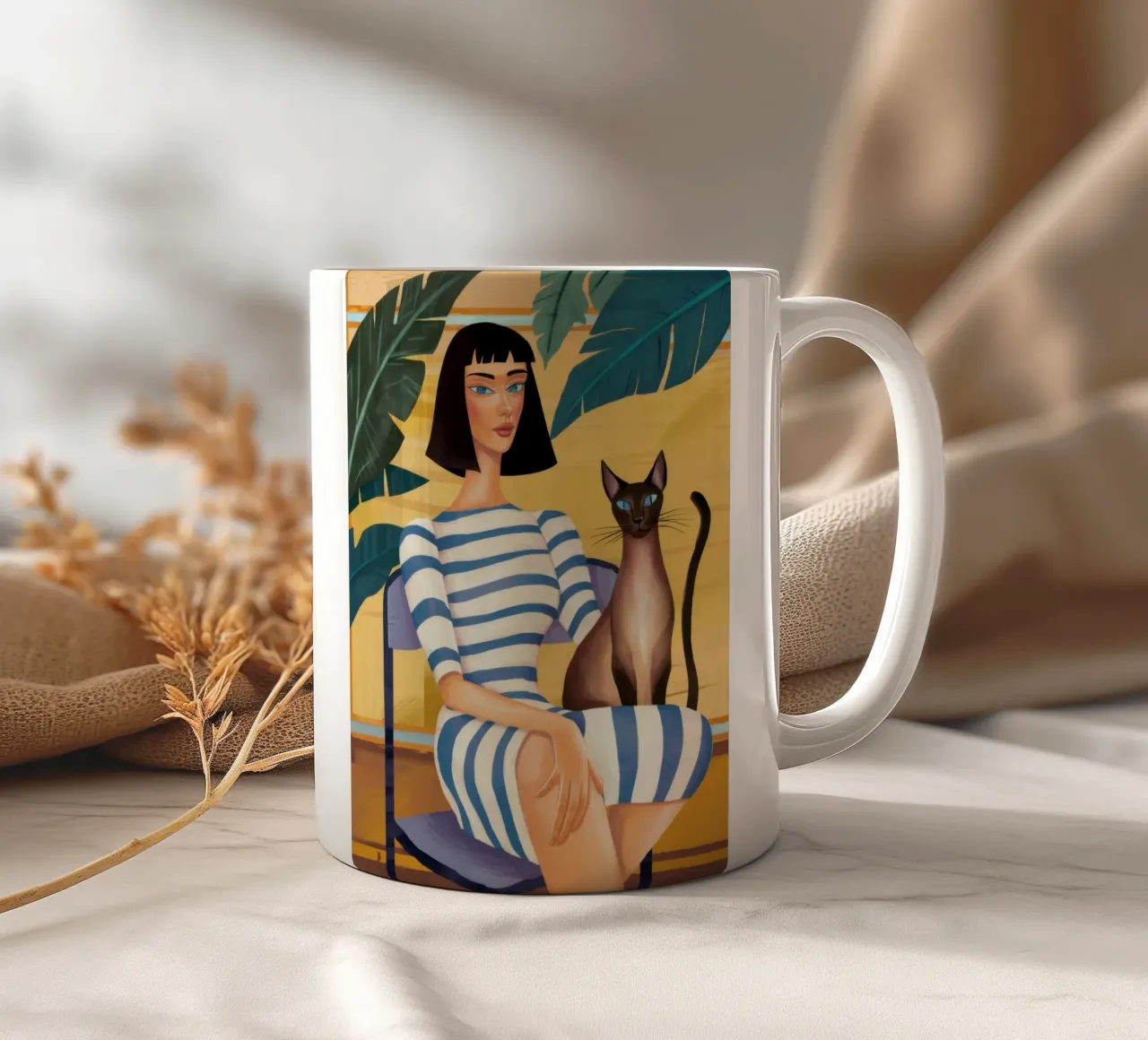 Gatto con camicia a righe tazza in ceramica da Marigold Tiga