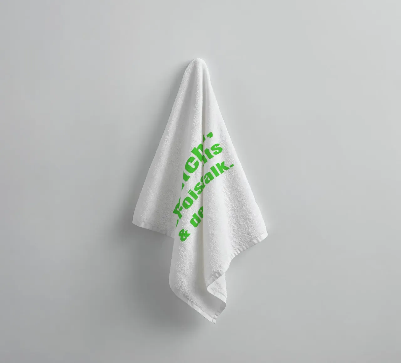 matcha, croissants & deep talk asciugamano da bagno da maramirage