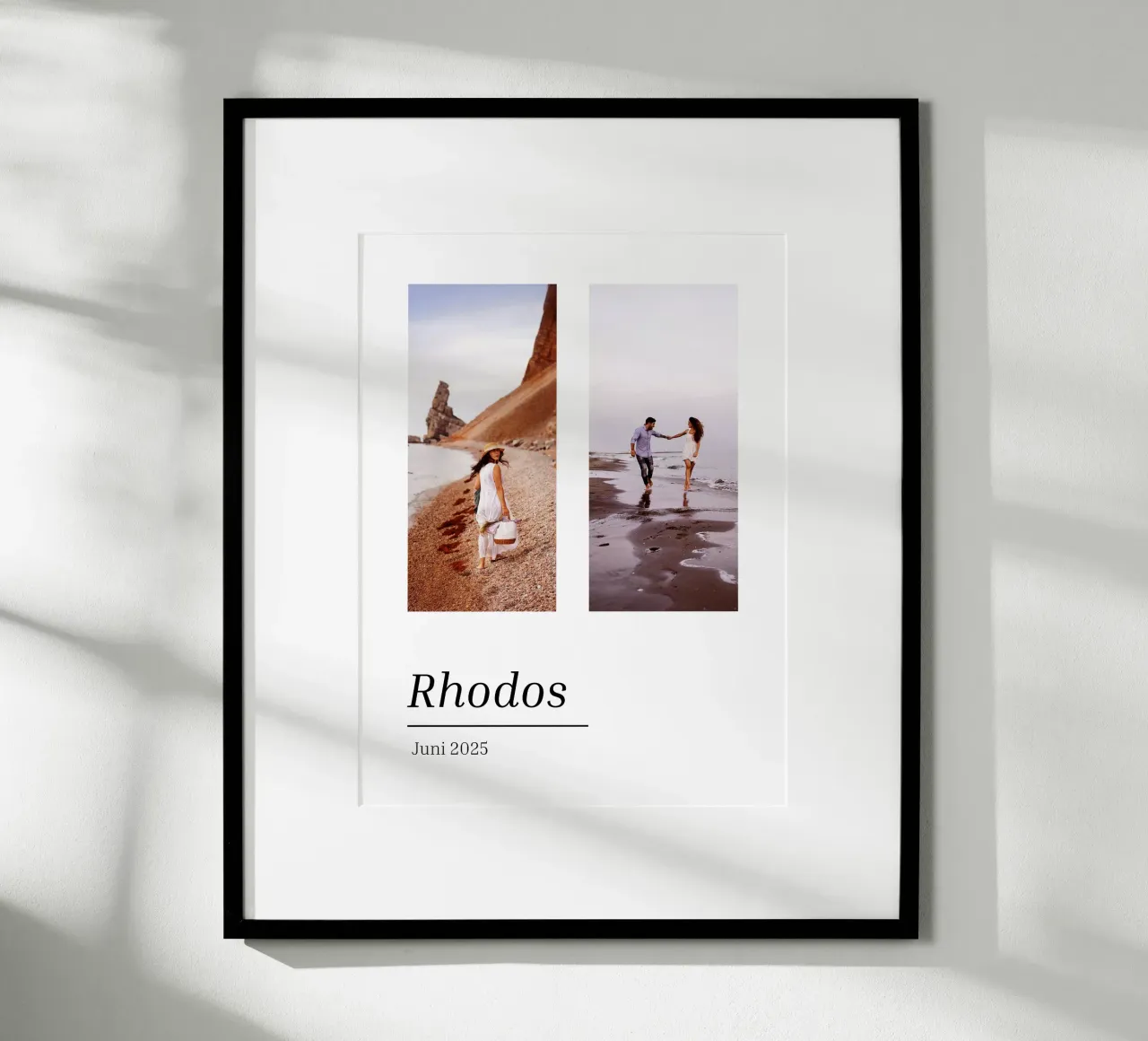 Zwei Wunschfotos mit Wunschort und Datum poster con telaio in legno da BAINAI