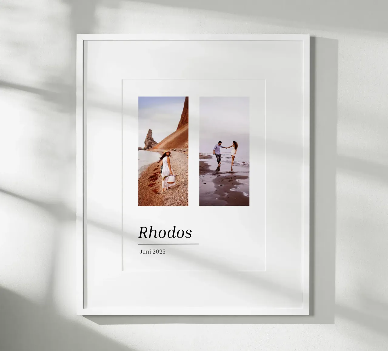Zwei Wunschfotos mit Wunschort und Datum poster con telaio in legno da BAINAI