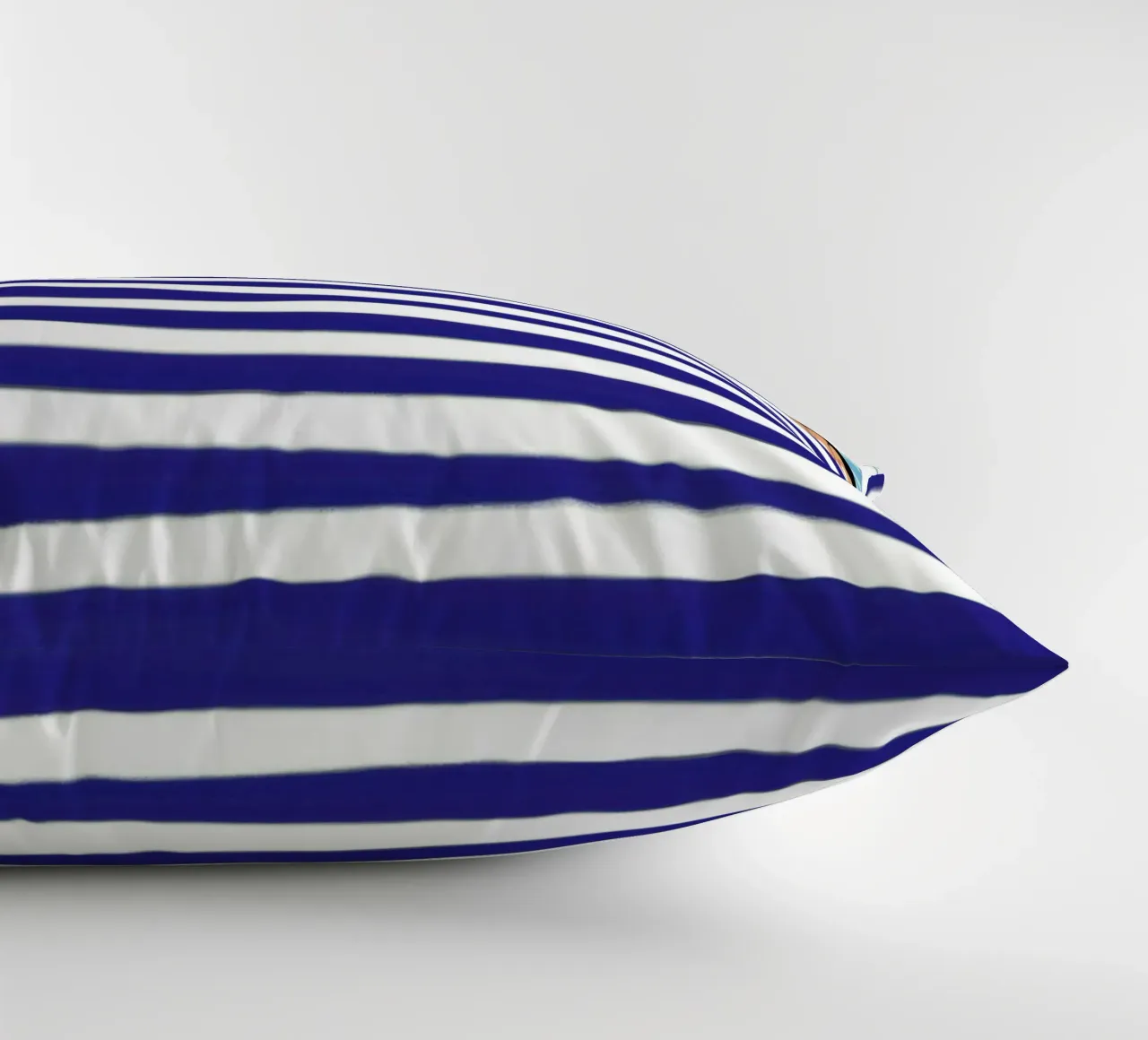 Letto a righe cuscino da Marigold Tiga