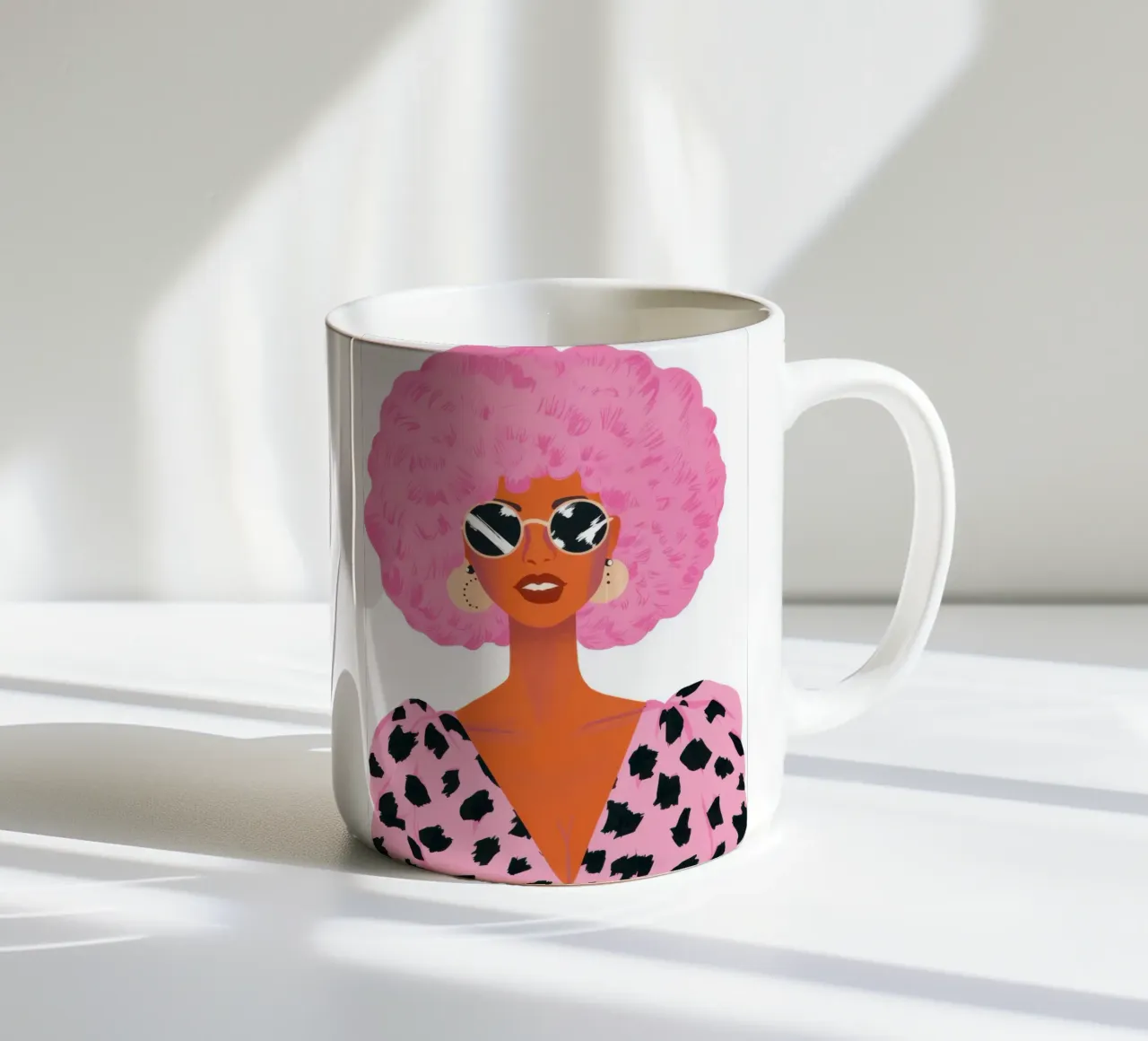 Occhiali da sole afro rosa tazza in ceramica da Sentinel Glow