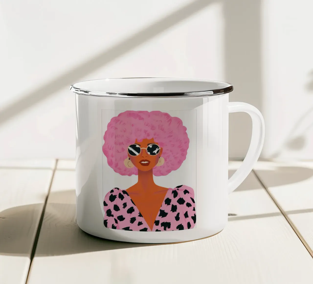 Occhiali da sole afro rosa tazza in smalto da Sentinel Glow