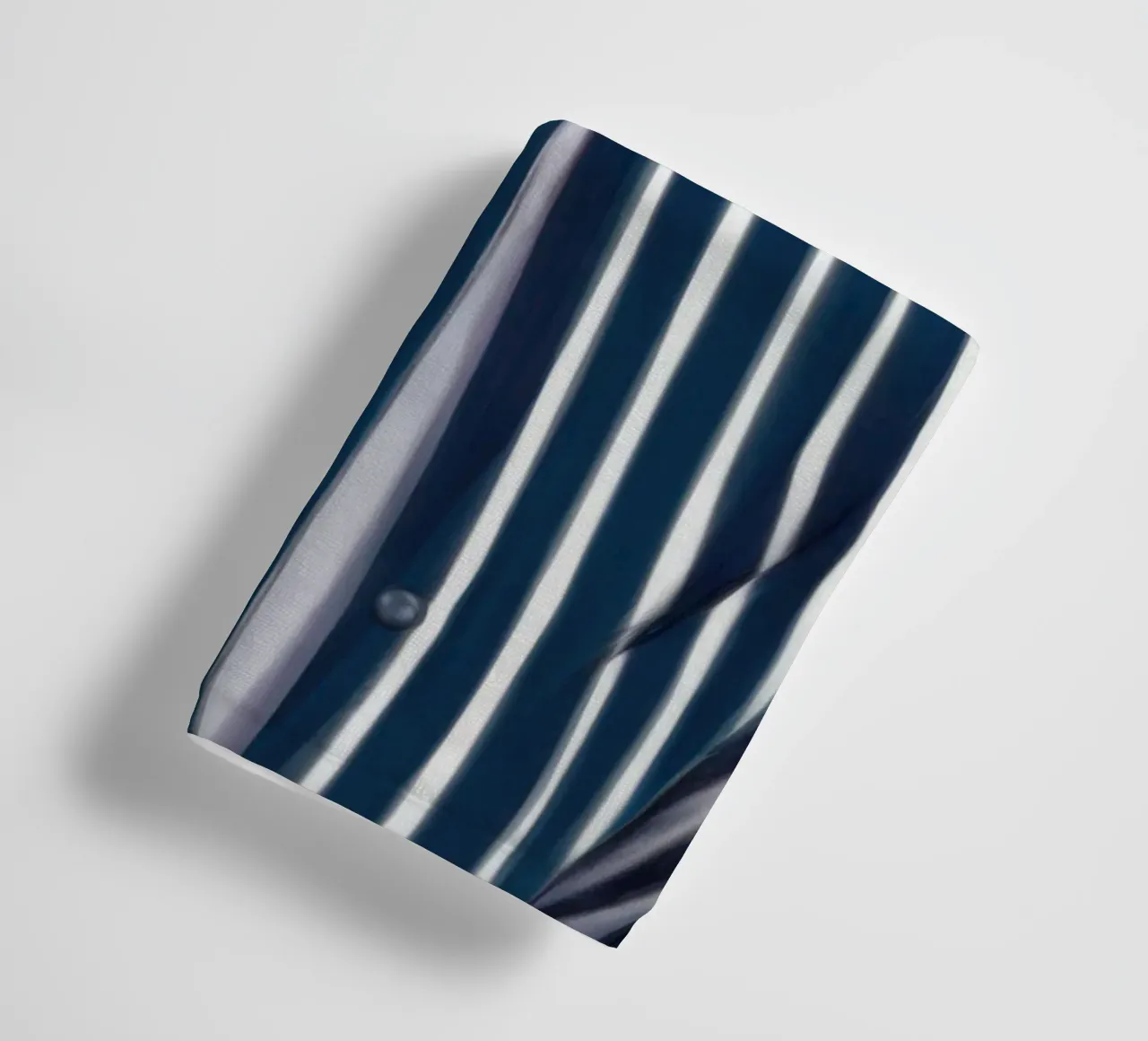Dettaglio camicia a righe asciugamano da bagno da Pale Aura