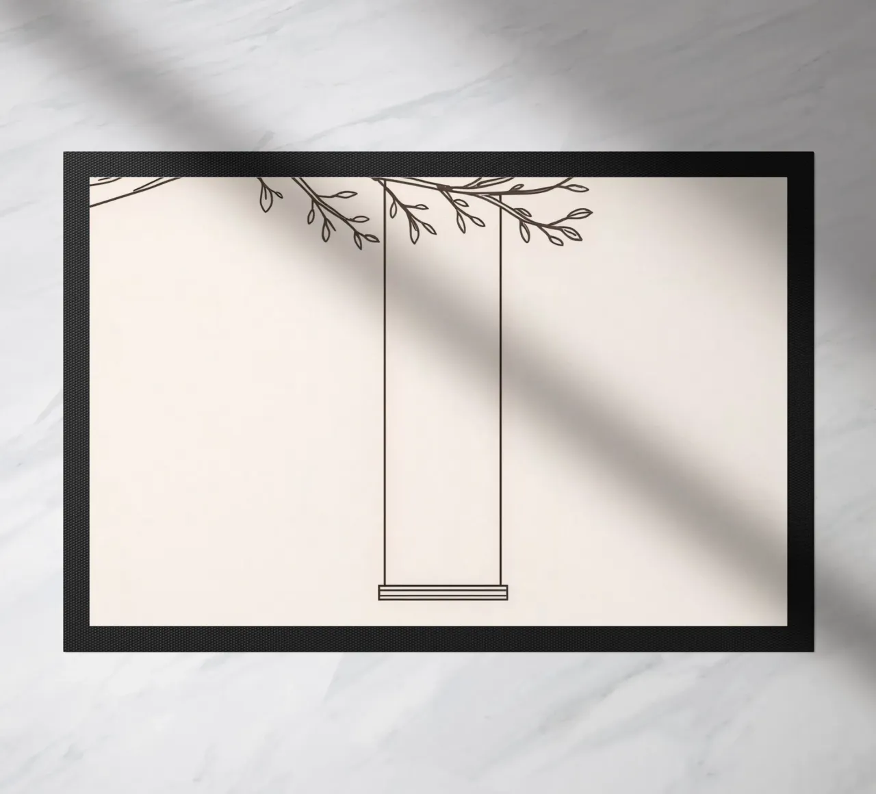 Leere Schaukel an einem Ast hängend in einer minimalistischen Kunst Fußmatte von DesignDoodle