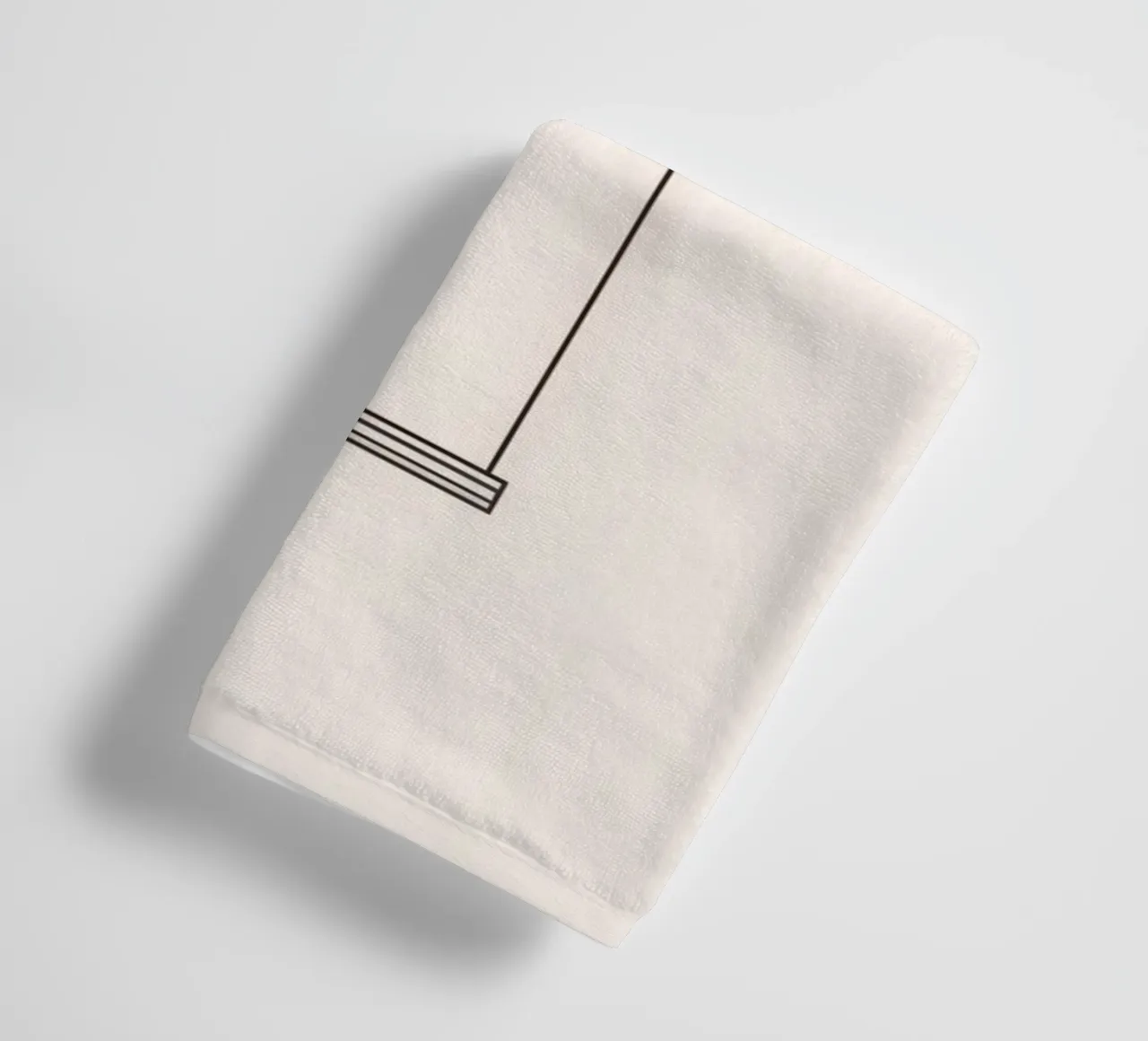 Balançoire vide suspendue à une branche d'arbre dans un art minimaliste serviette de bain de DesignDoodle