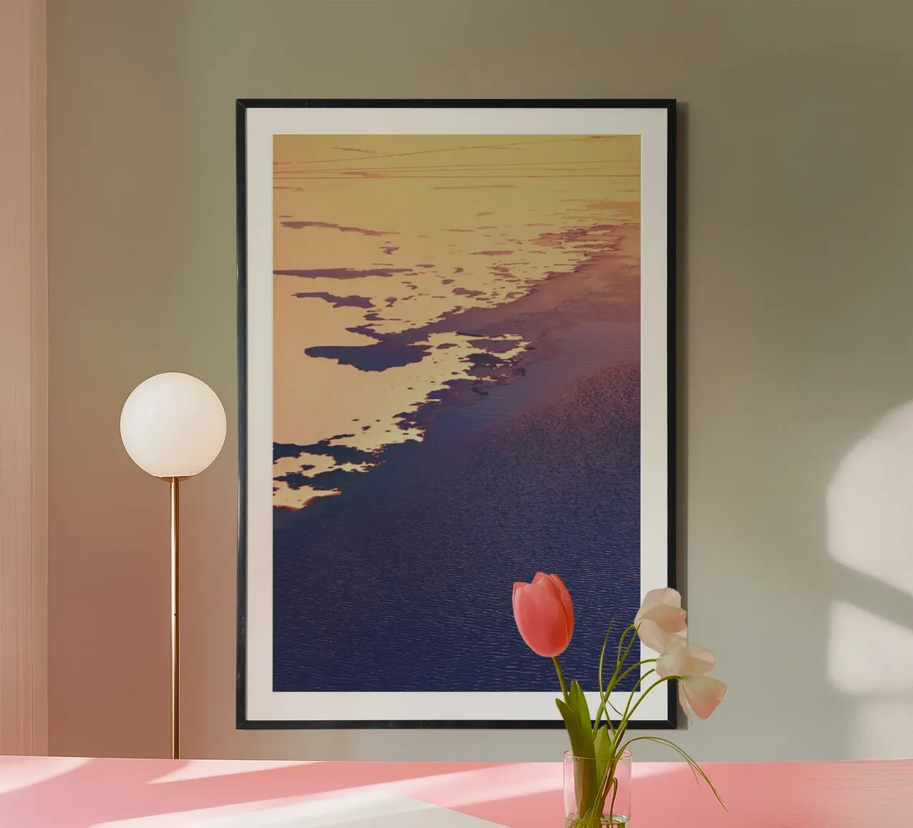 The Shore poster con telaio in plastica da Pale Grain