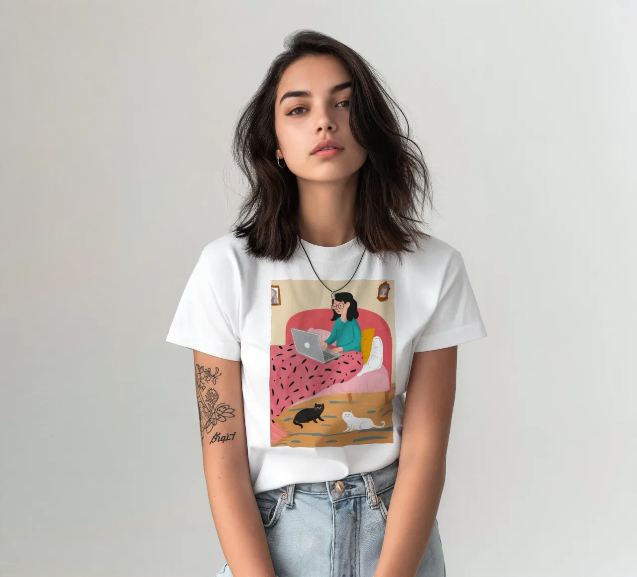 Computer portatile a letto t-shirt da Marigold Tiga