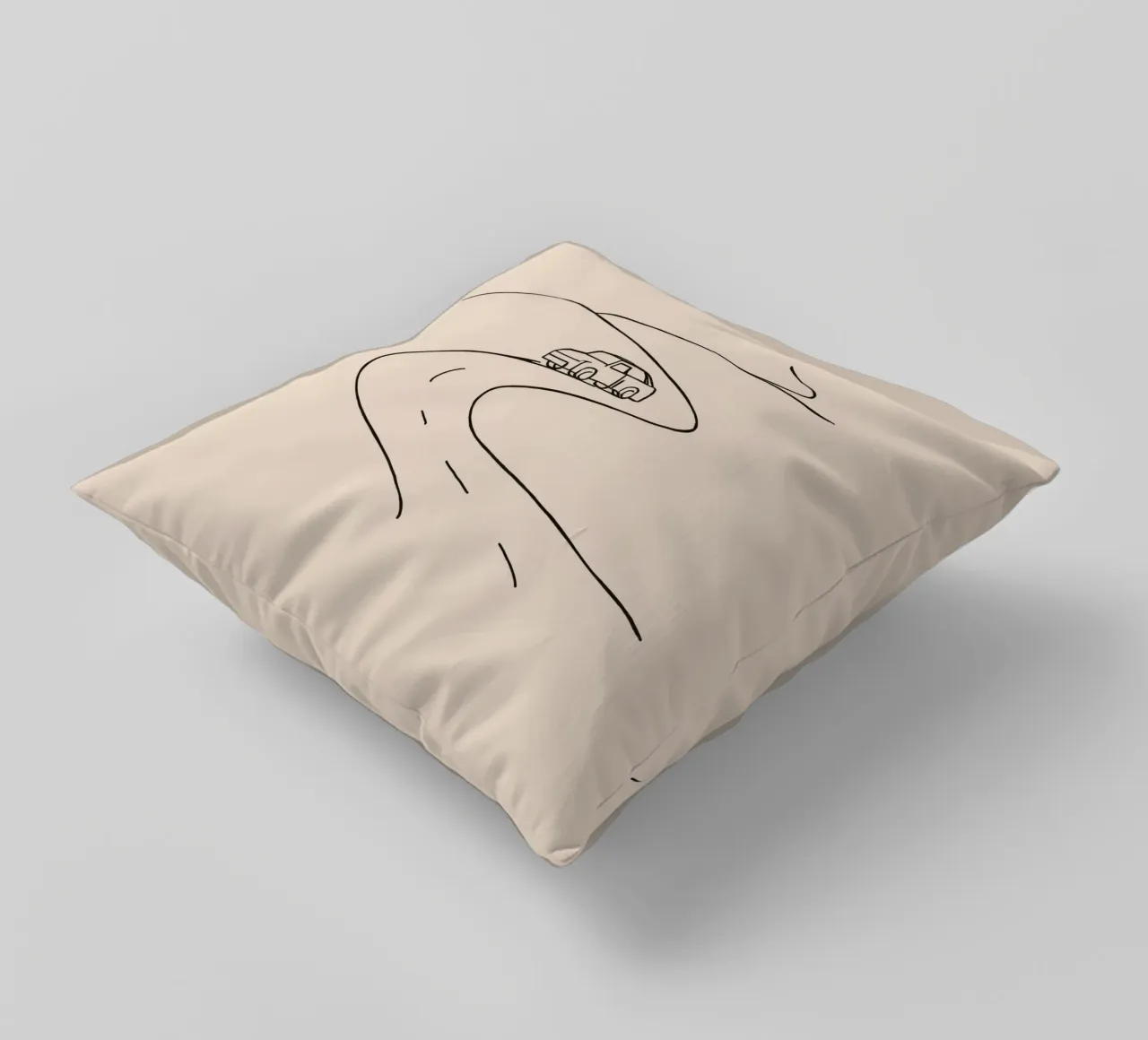 Strada curva con auto in viaggio attraverso un paesaggio aperto cuscino da DesignDoodle