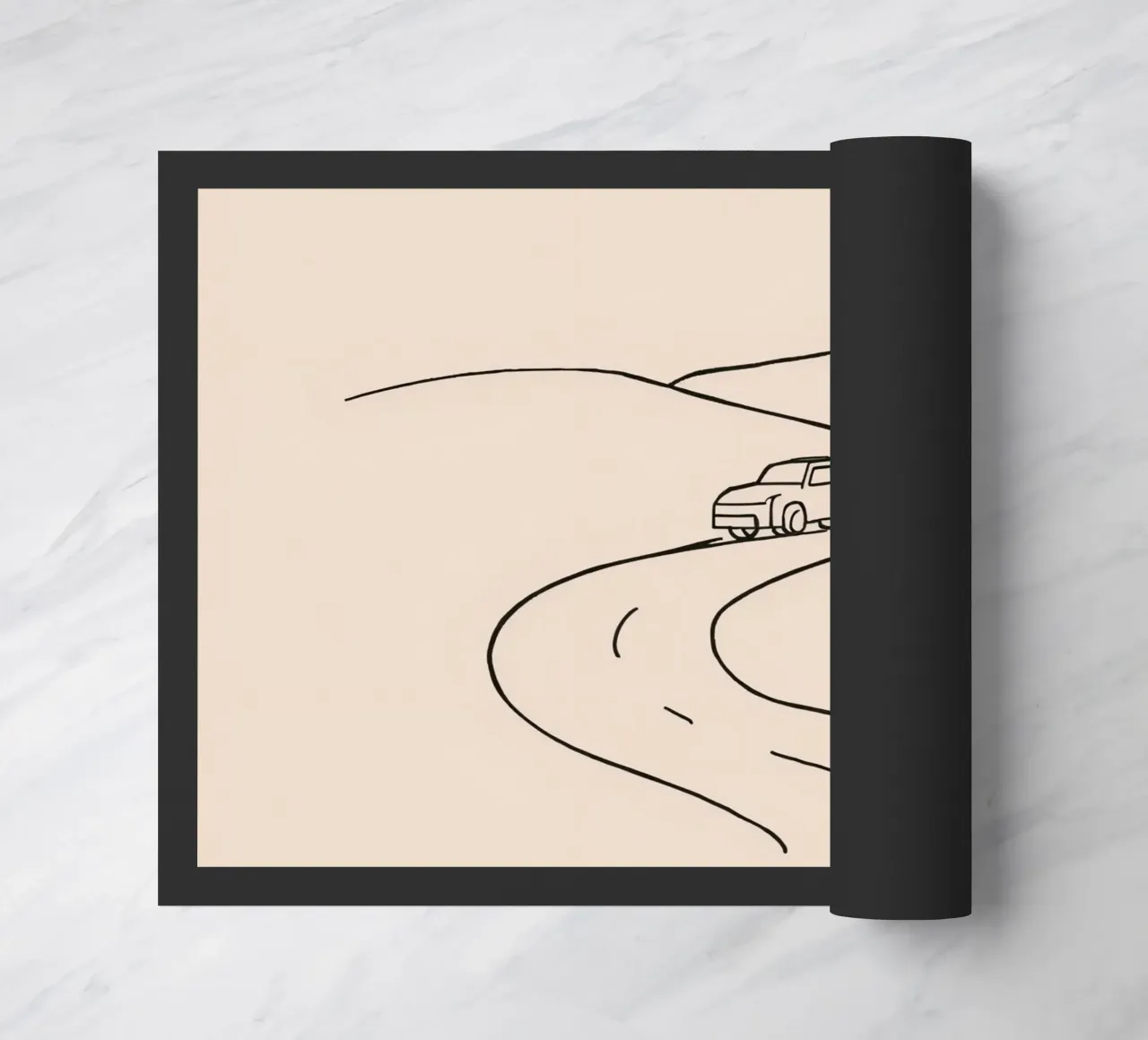 Strada curva con auto in viaggio attraverso un paesaggio aperto zerbino da DesignDoodle