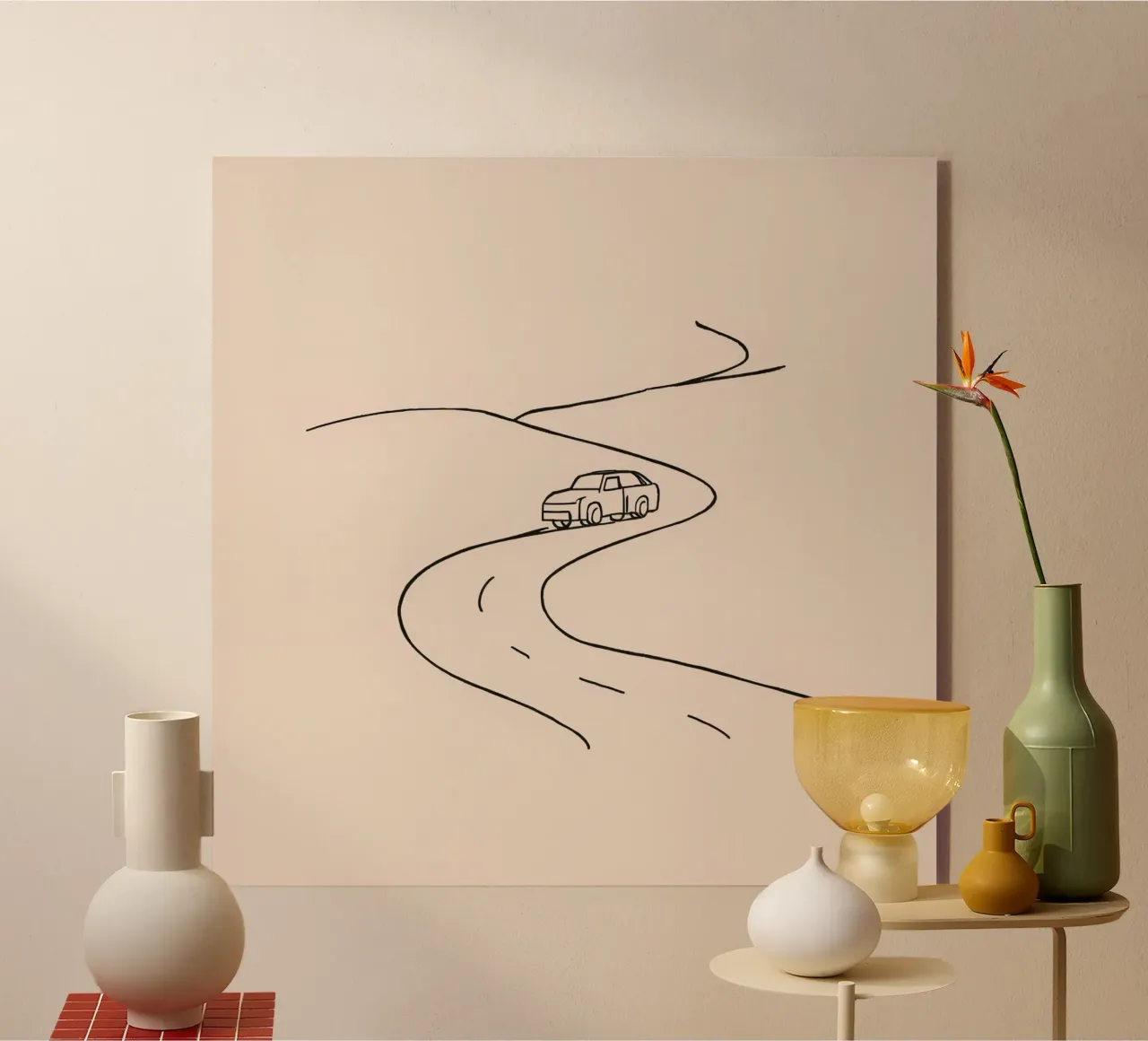 Strada curva con auto in viaggio attraverso un paesaggio aperto plexiglass da DesignDoodle