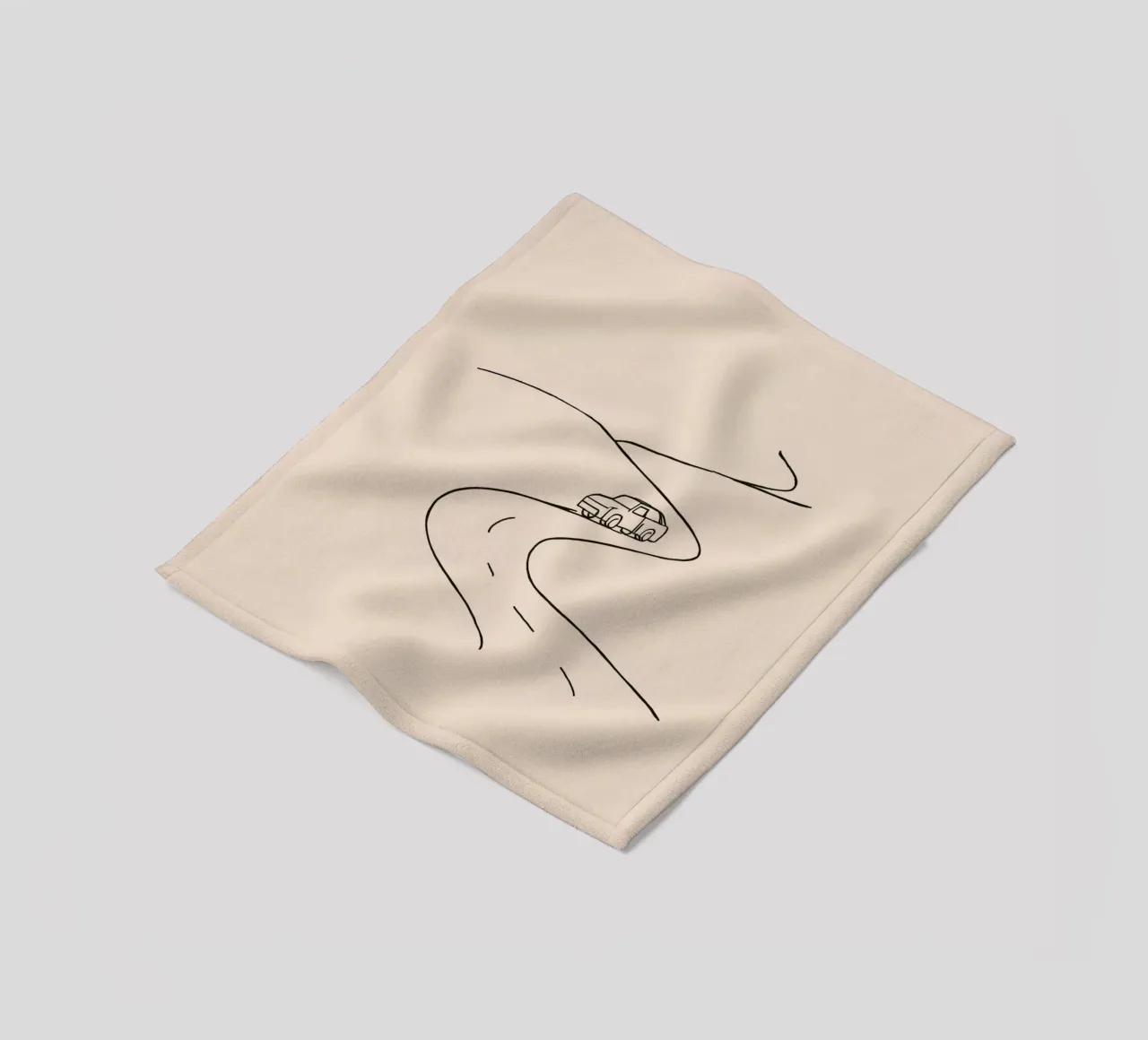 Strada curva con auto in viaggio attraverso un paesaggio aperto coperta in pile da DesignDoodle
