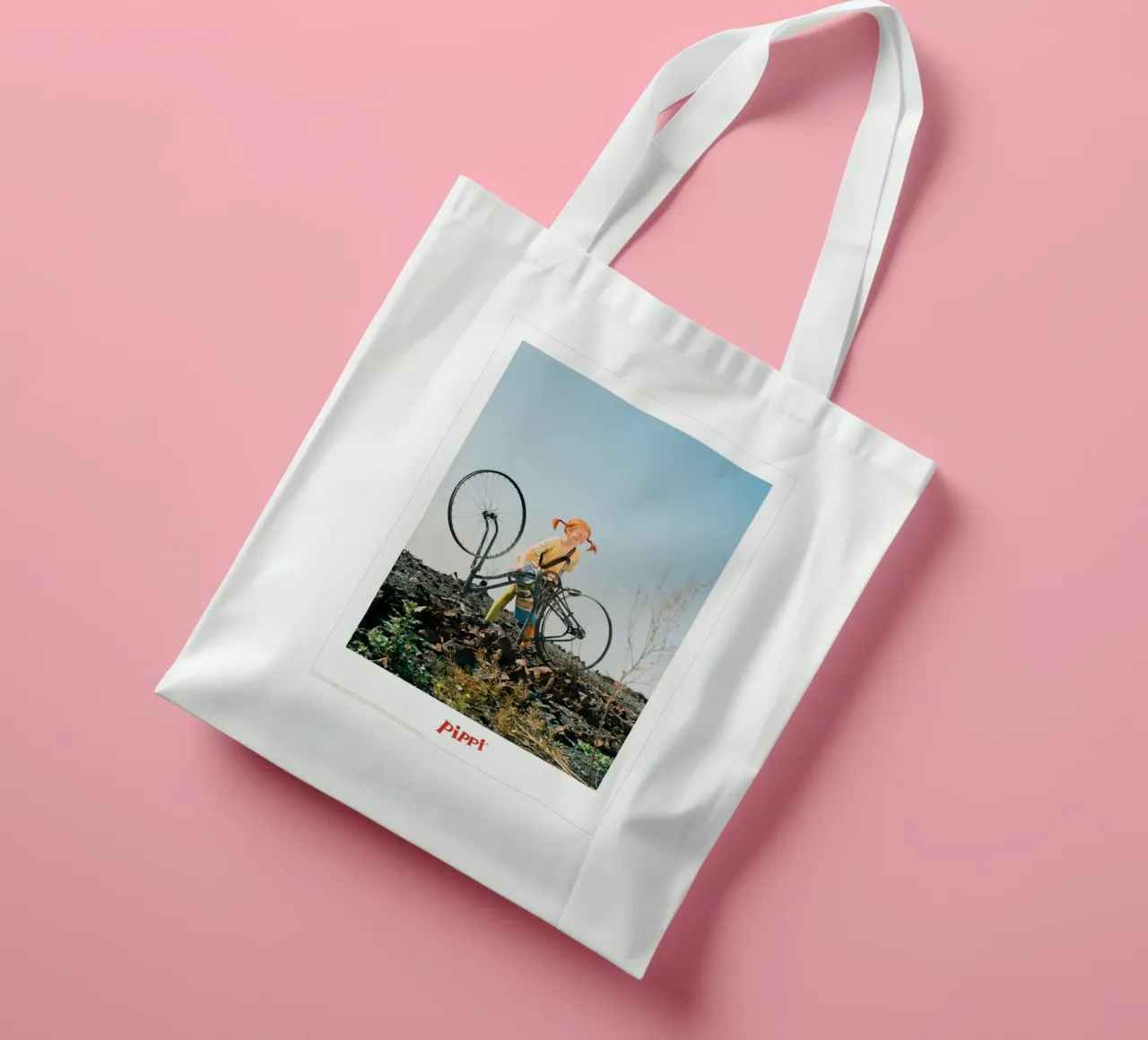 Pippi Calzelunghe e la sua bicicletta borsa in juta da Earl Beeman
