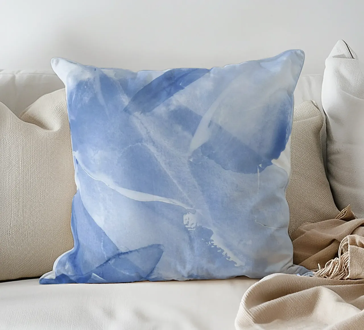 Pennellate astratte blu 3 cuscino da NouveauPrints