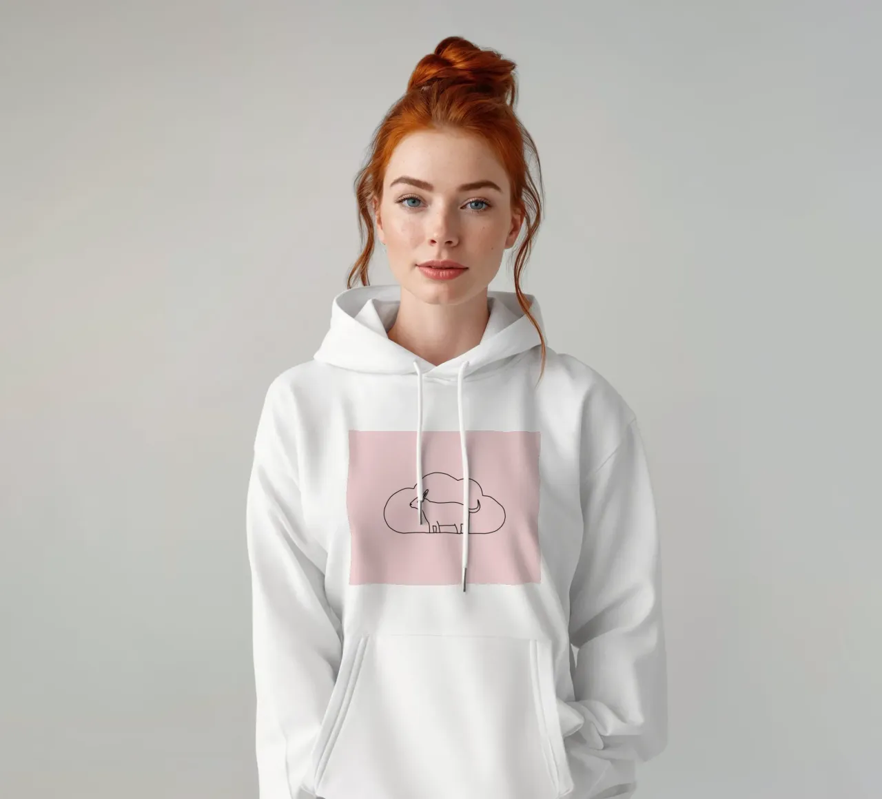 Capra in piedi su uno sfondo di nuvole semplici su un rosa tenue felpa con cappuccio da DesignDoodle