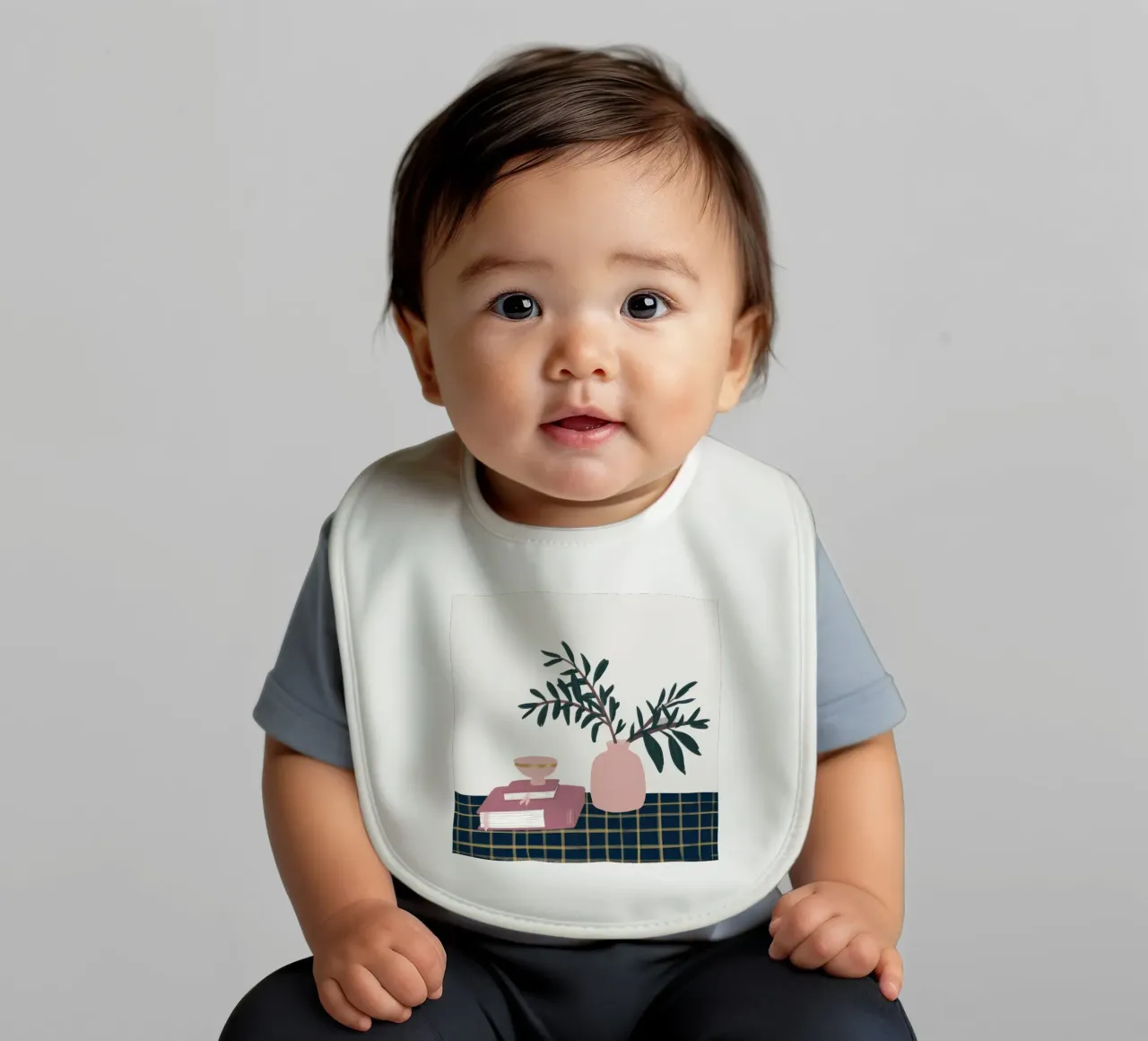 Vaso rosa Pila di libri bavaglino da Hollow Years