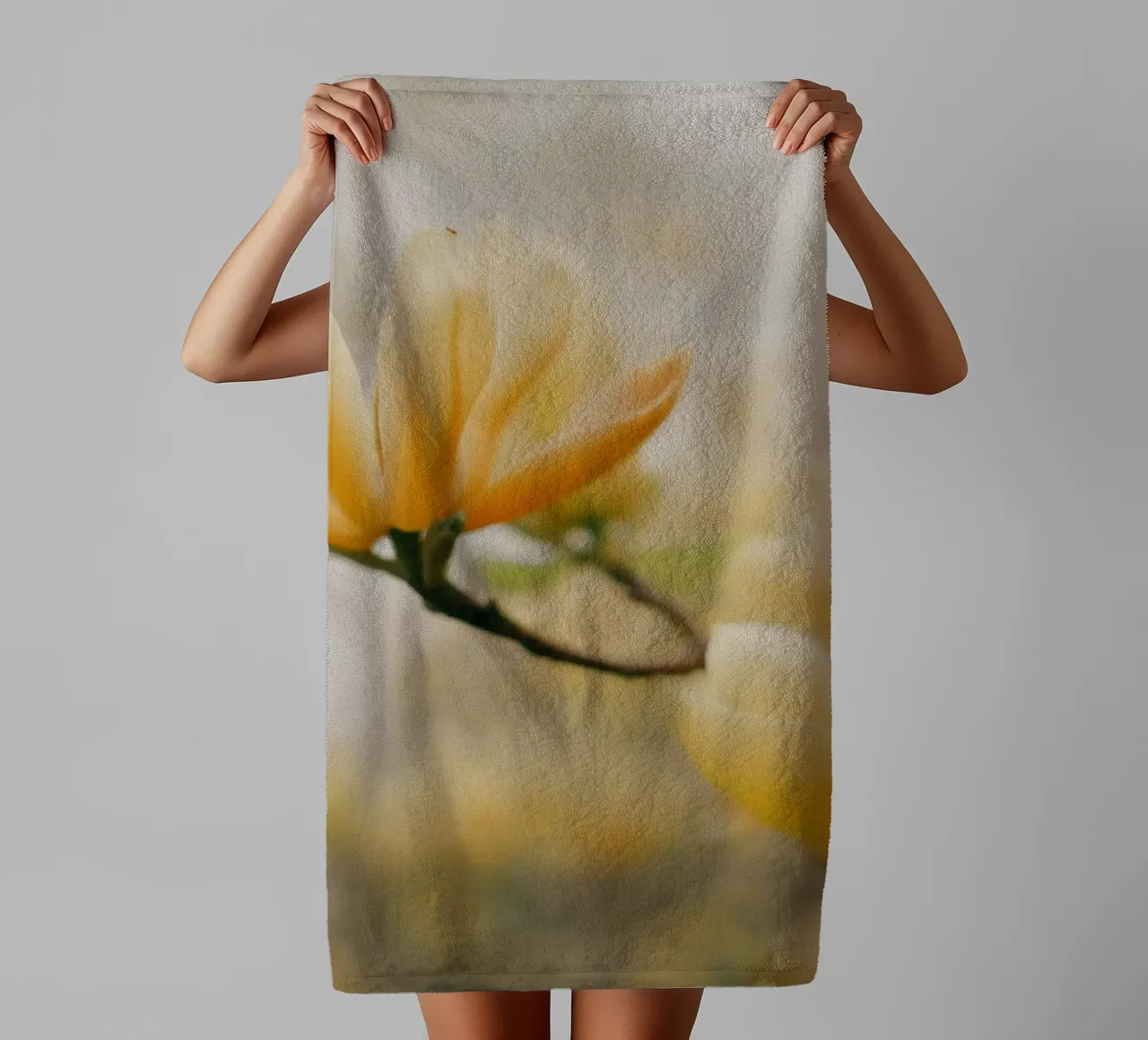 fiori gialli magnolia asciugamano da bagno da Earthly Visions