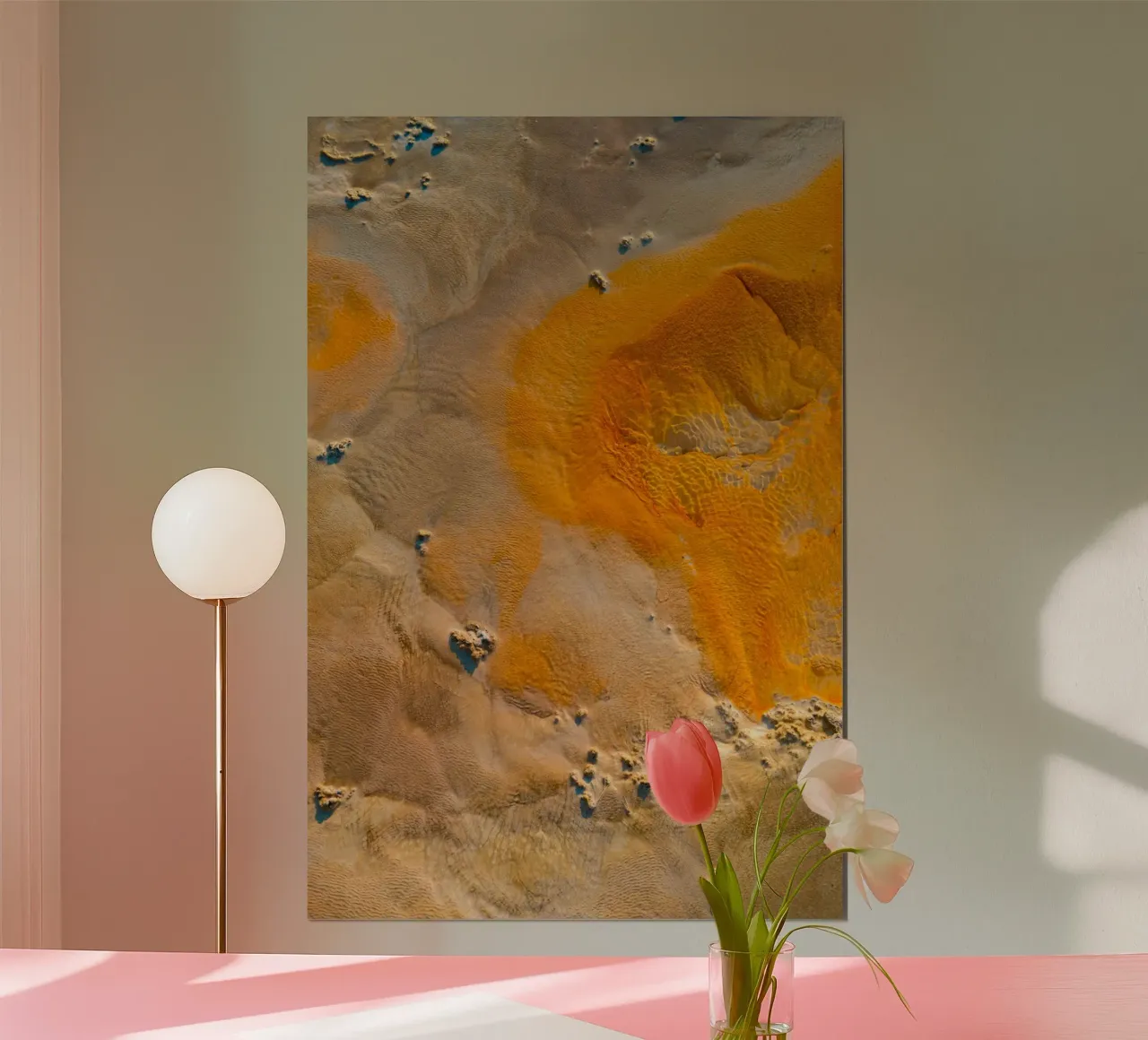 sedimenti arancioni texture dell'acqua poster con telaio in legno da Earthly Visions