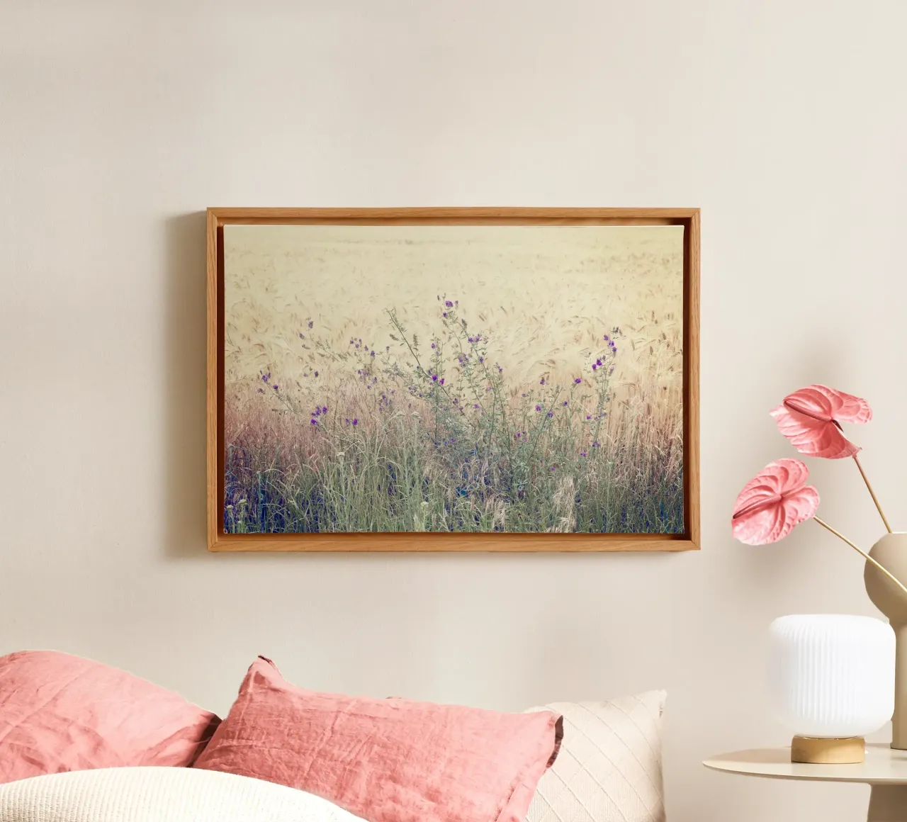 Fiori viola in un campo di primavera tela con Cornice a cassetta da KISSA STUDIO