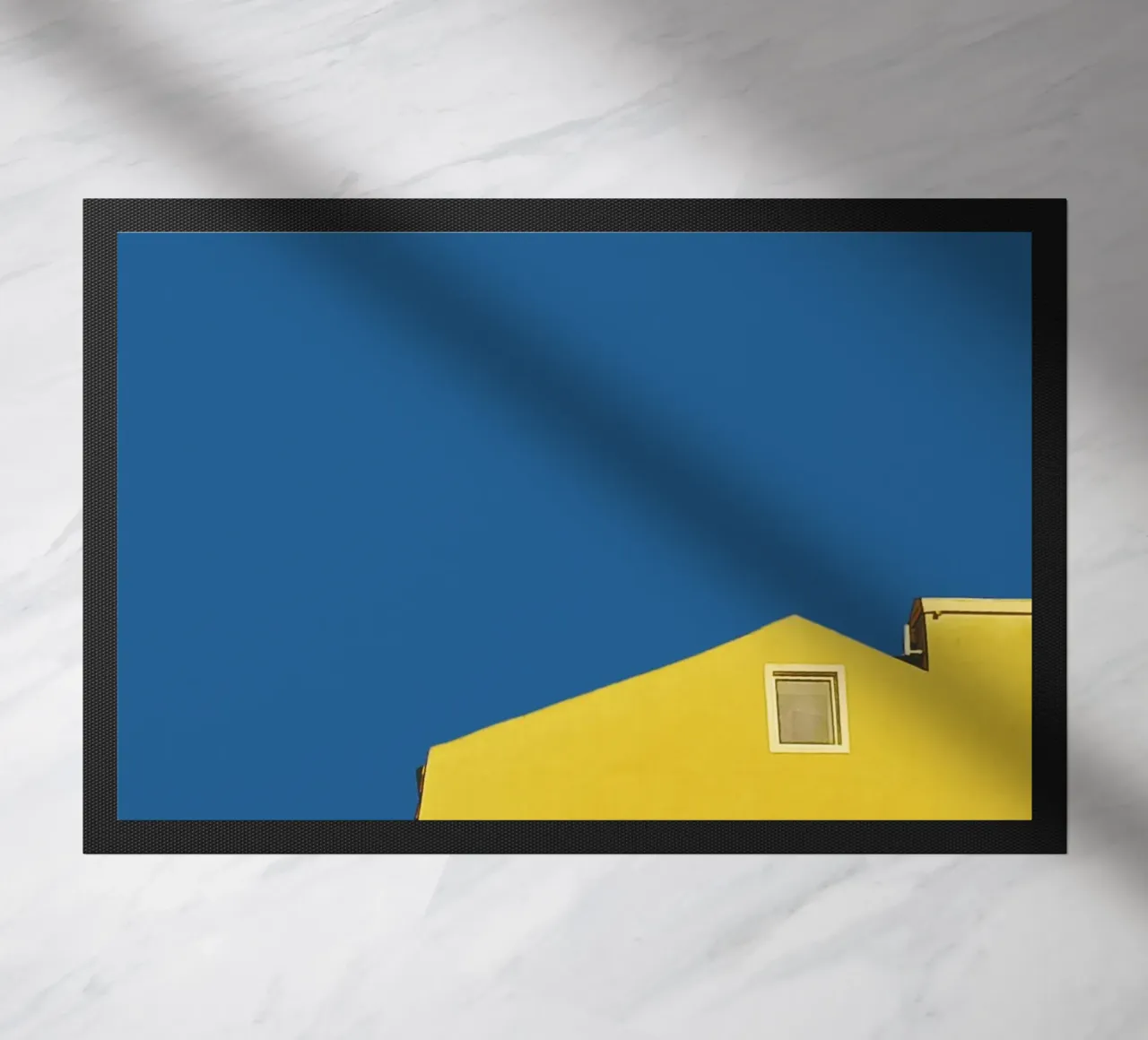 Architecture minimale - Jaune paillasson de KISSA STUDIO