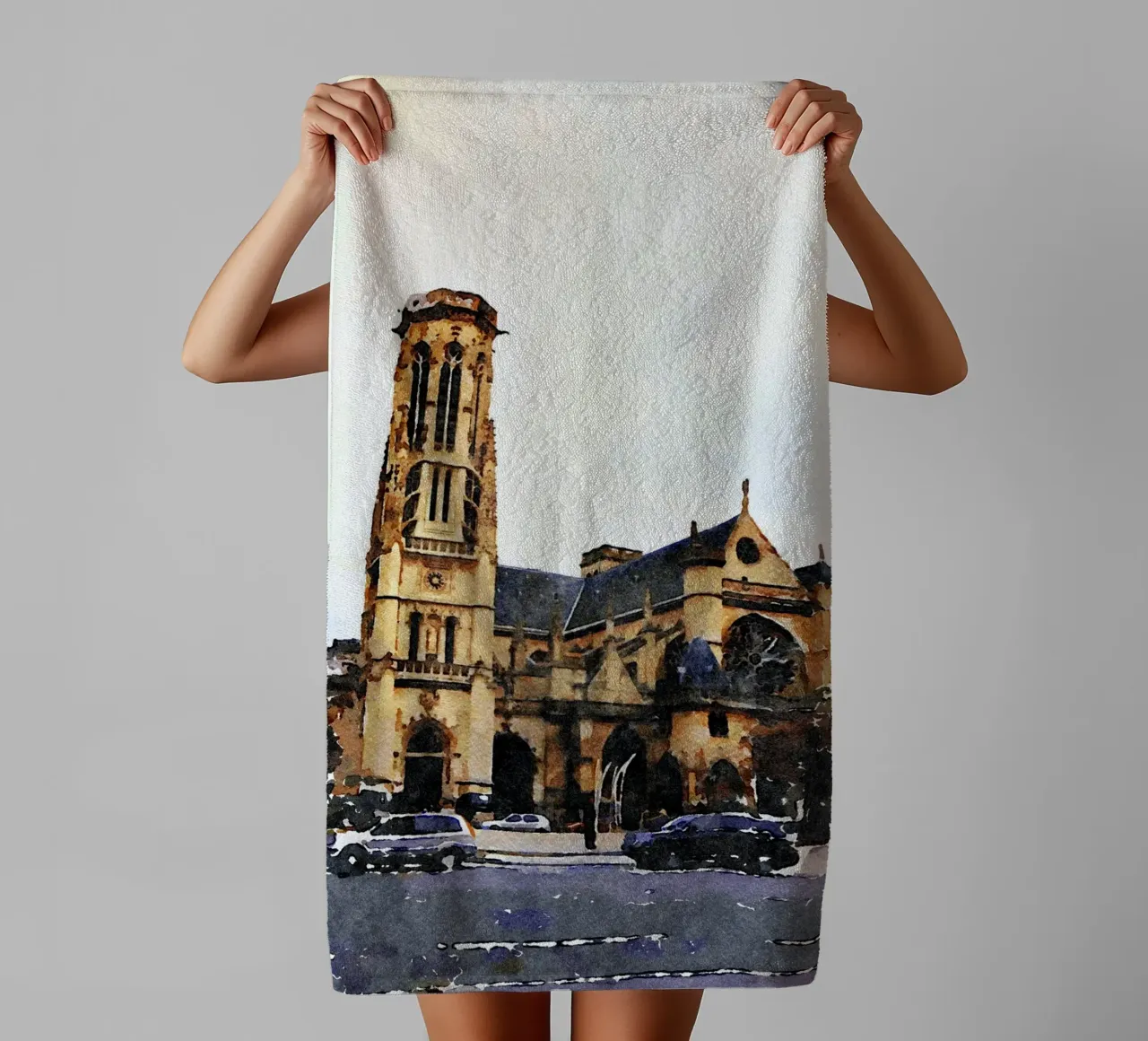 Eine Kirche in Paris Handtuch von Massimo Frascogna