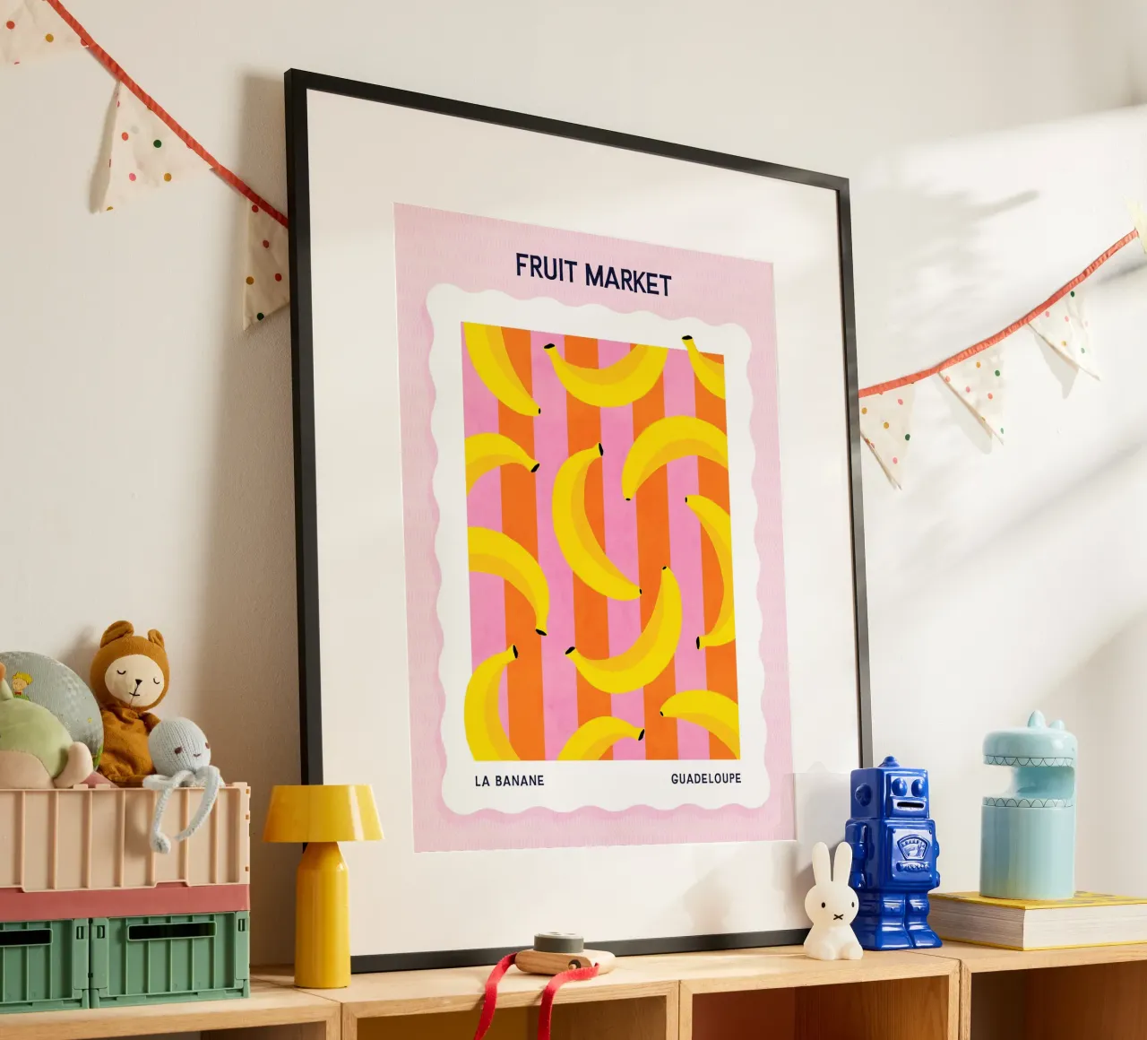 Banane - Poster del mercato della frutta poster con telaio in plastica da Dominique Vari